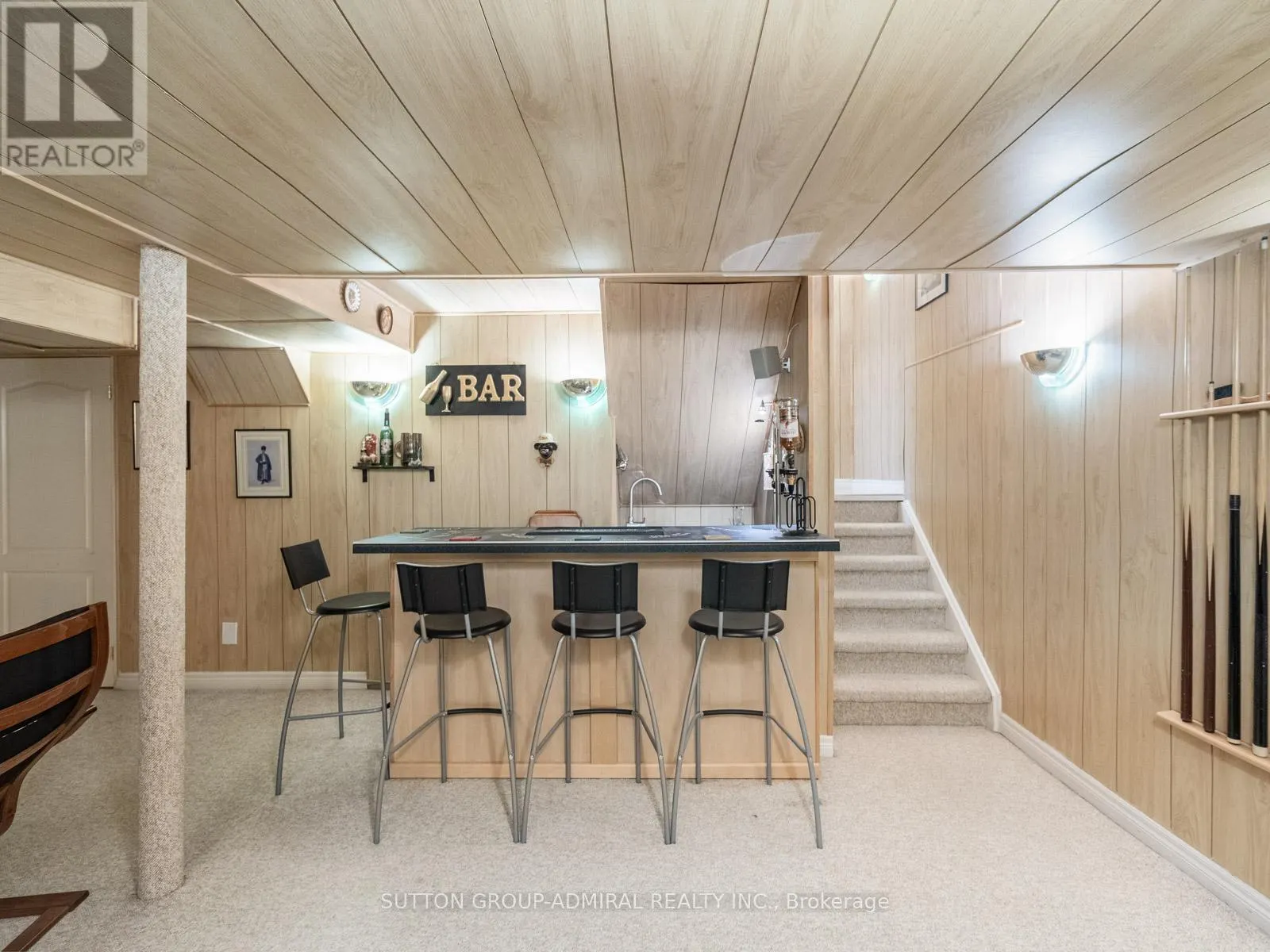 54 GOLDEN OAK AVENUE