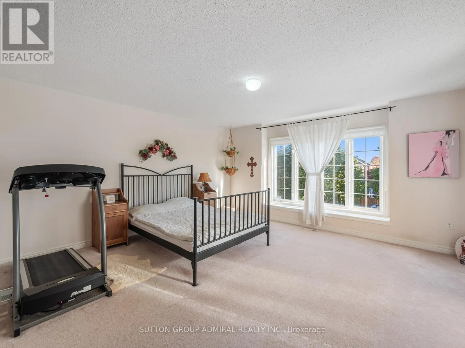 54 GOLDEN OAK AVENUE