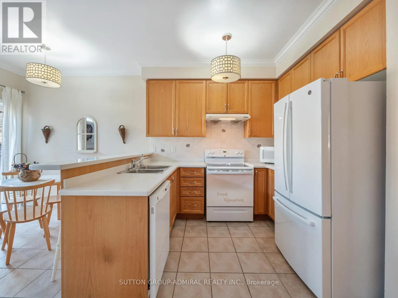 54 GOLDEN OAK AVENUE