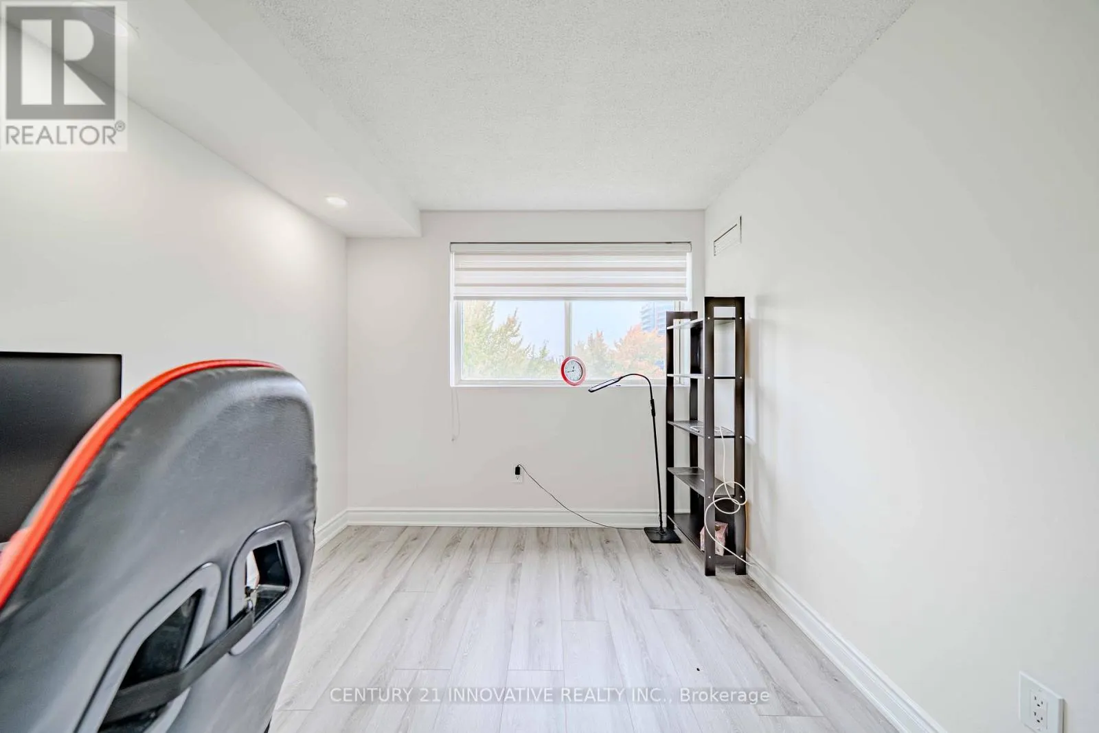 511 - 5 WELDRICK ROAD W