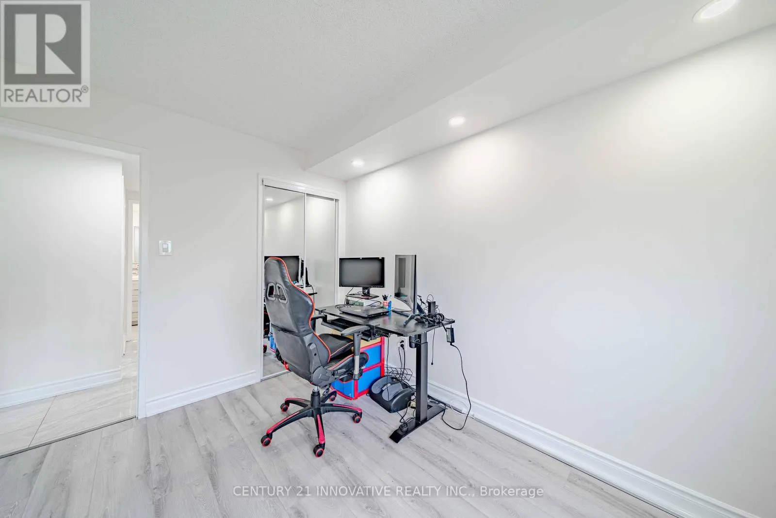 511 - 5 WELDRICK ROAD W