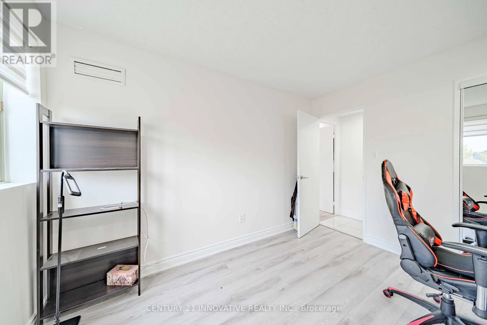 511 - 5 WELDRICK ROAD W