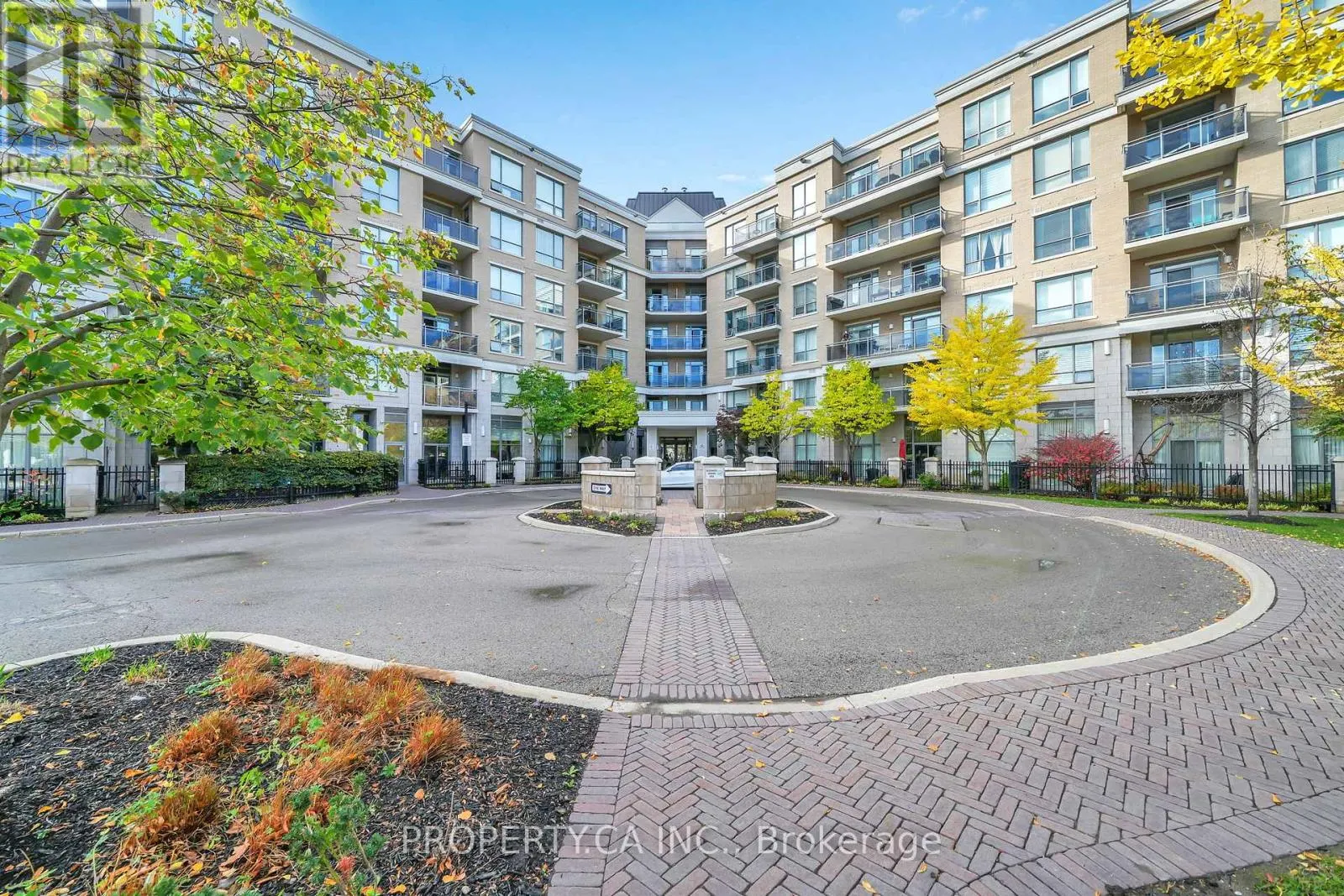 518 - 111 CIVIC SQUARE GATE
