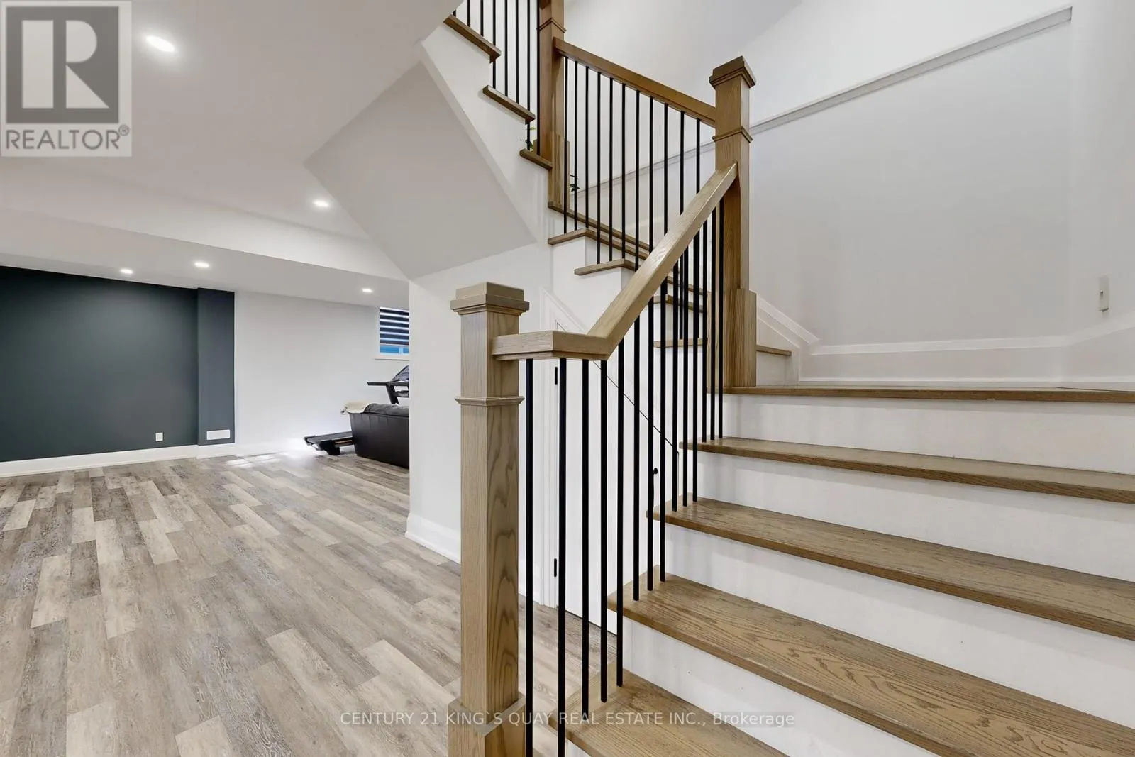 8 PARKWAY AVENUE