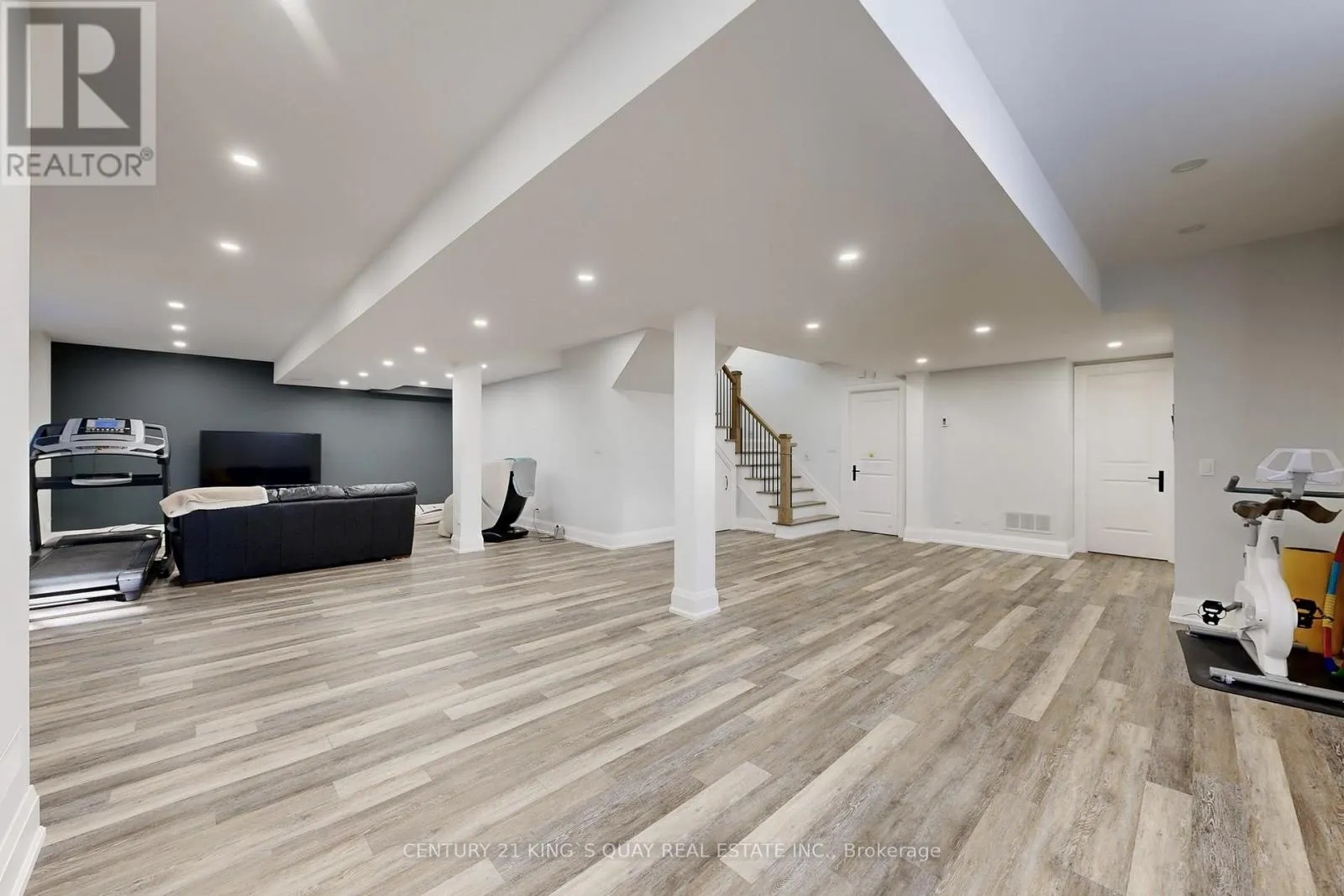 8 PARKWAY AVENUE