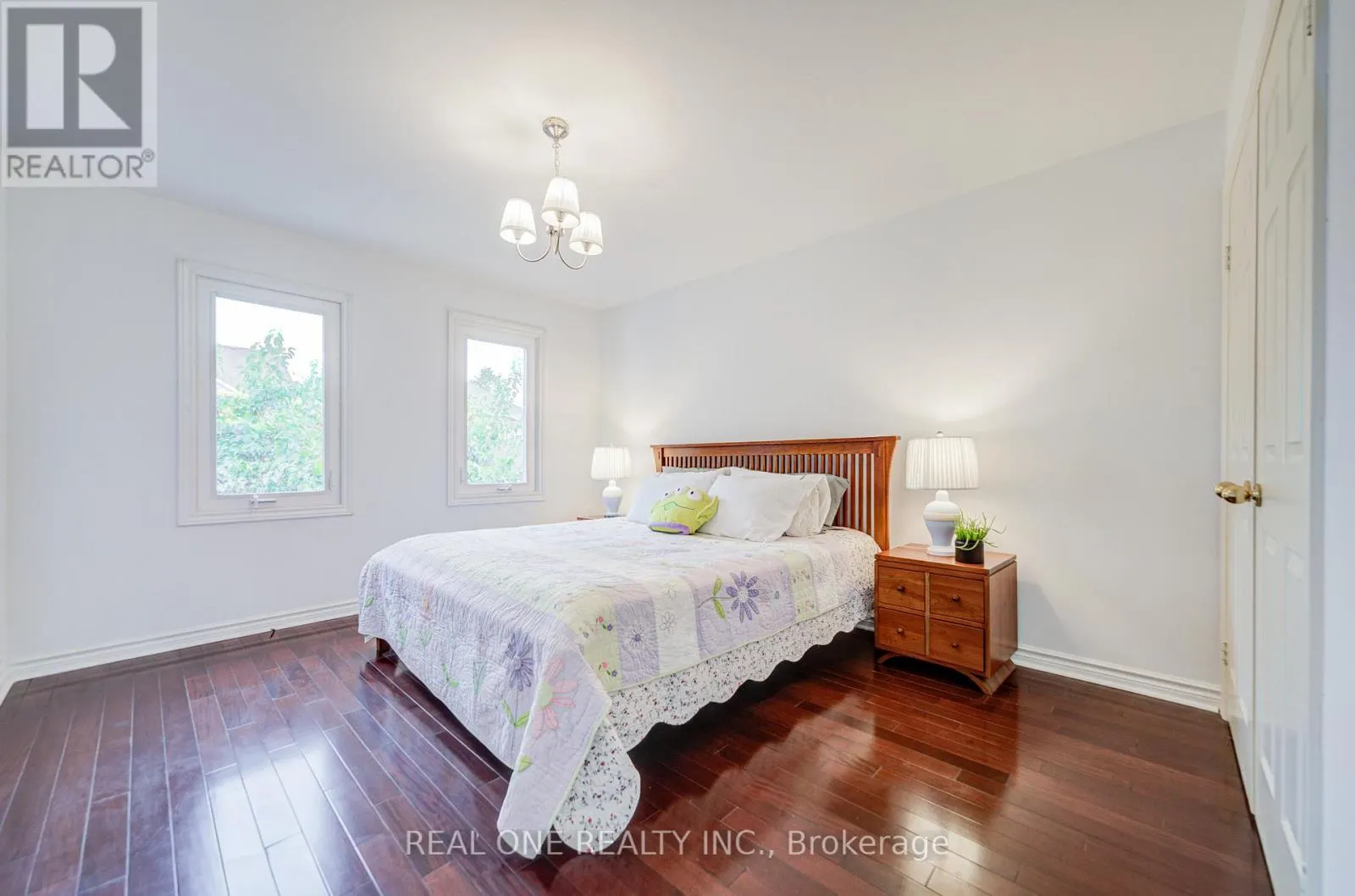 75 WILLETT CRESCENT