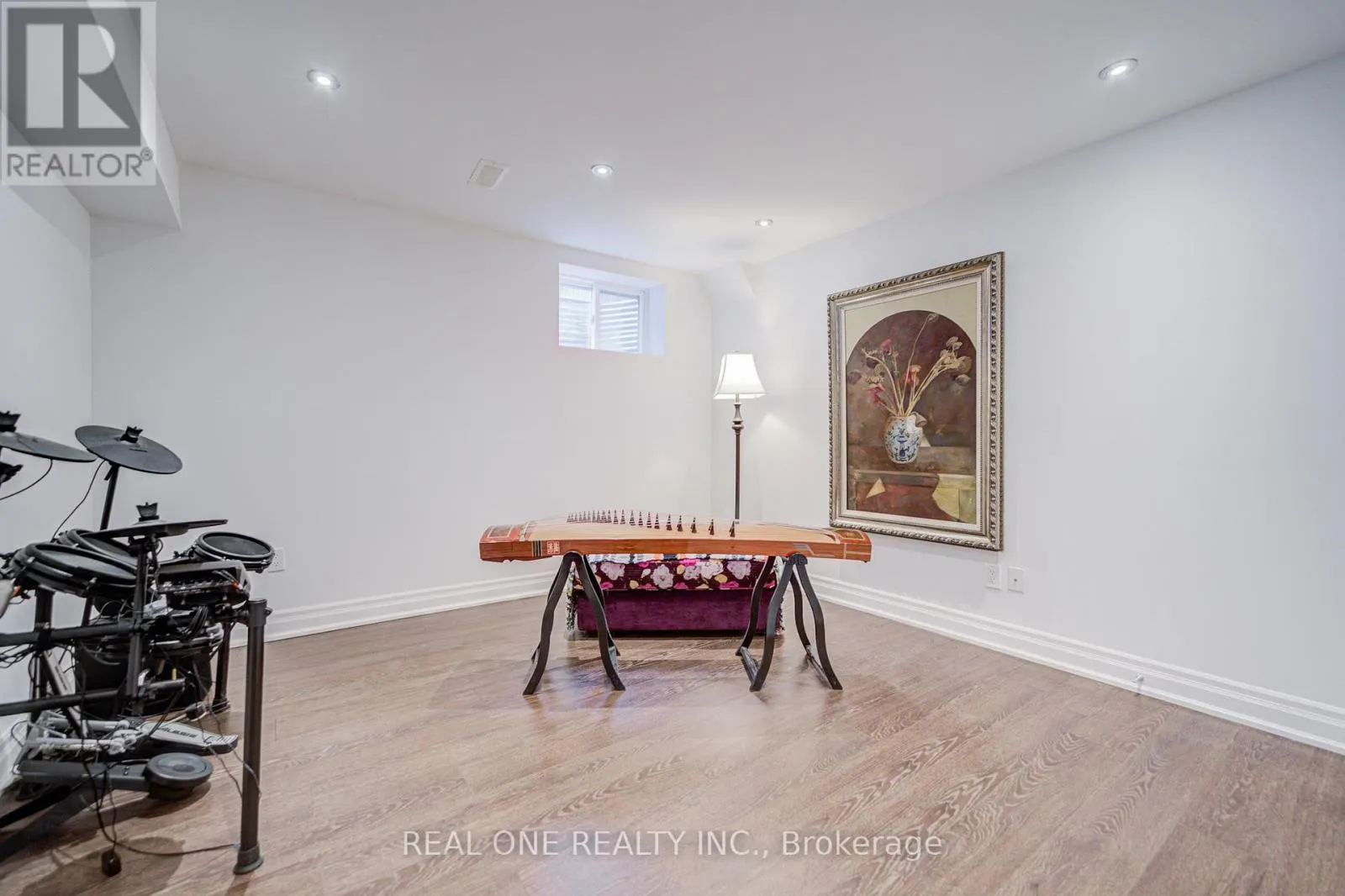 75 WILLETT CRESCENT