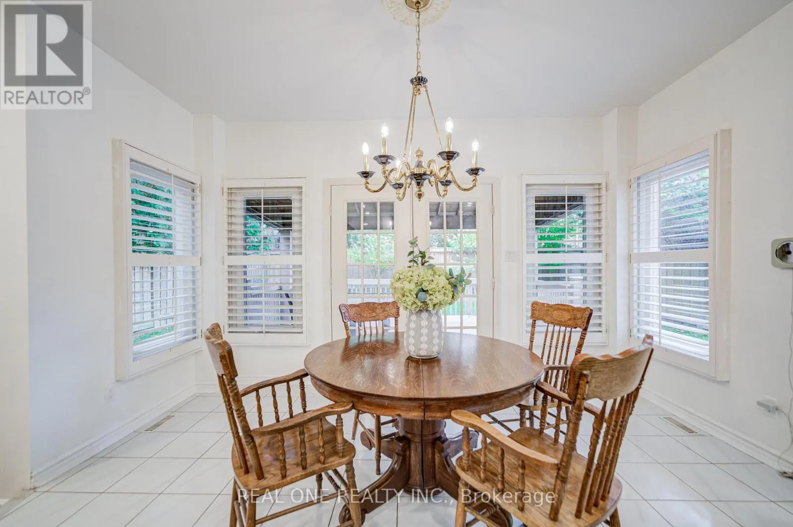 75 WILLETT CRESCENT