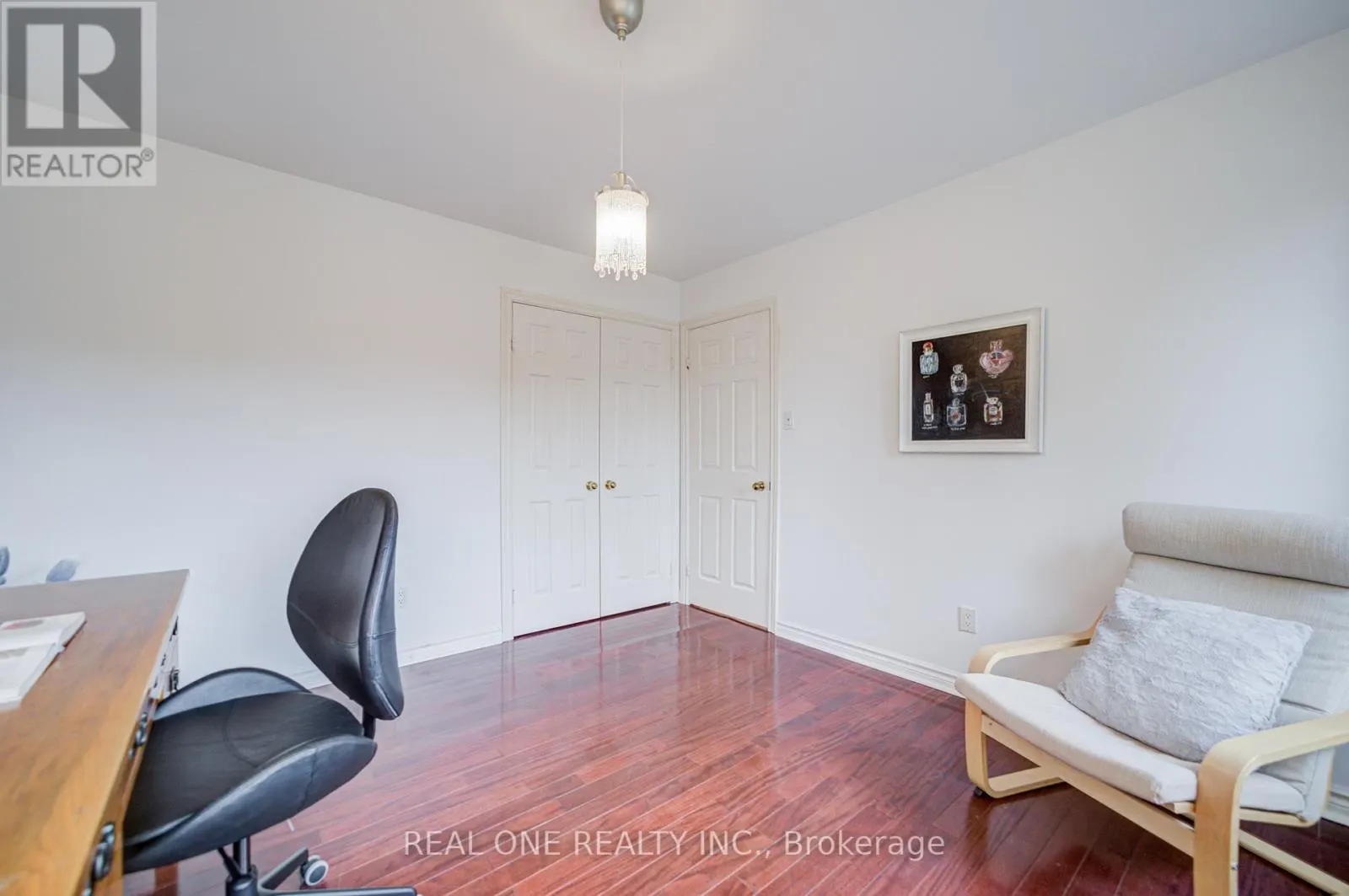 75 WILLETT CRESCENT