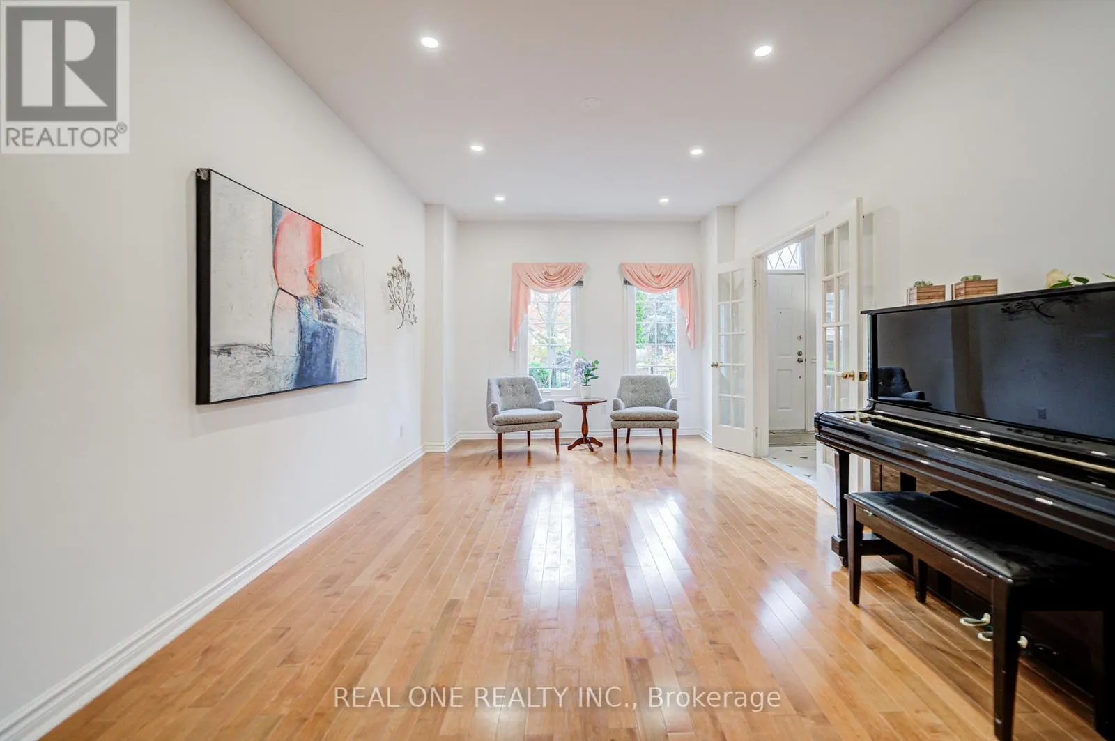75 WILLETT CRESCENT