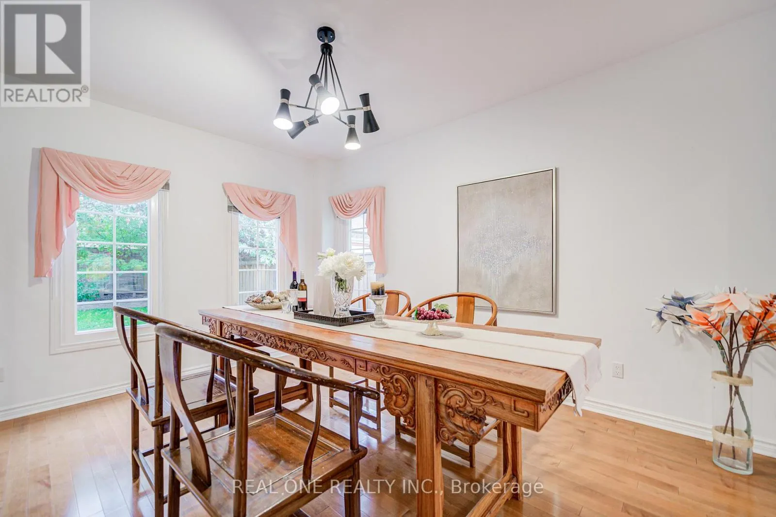 75 WILLETT CRESCENT
