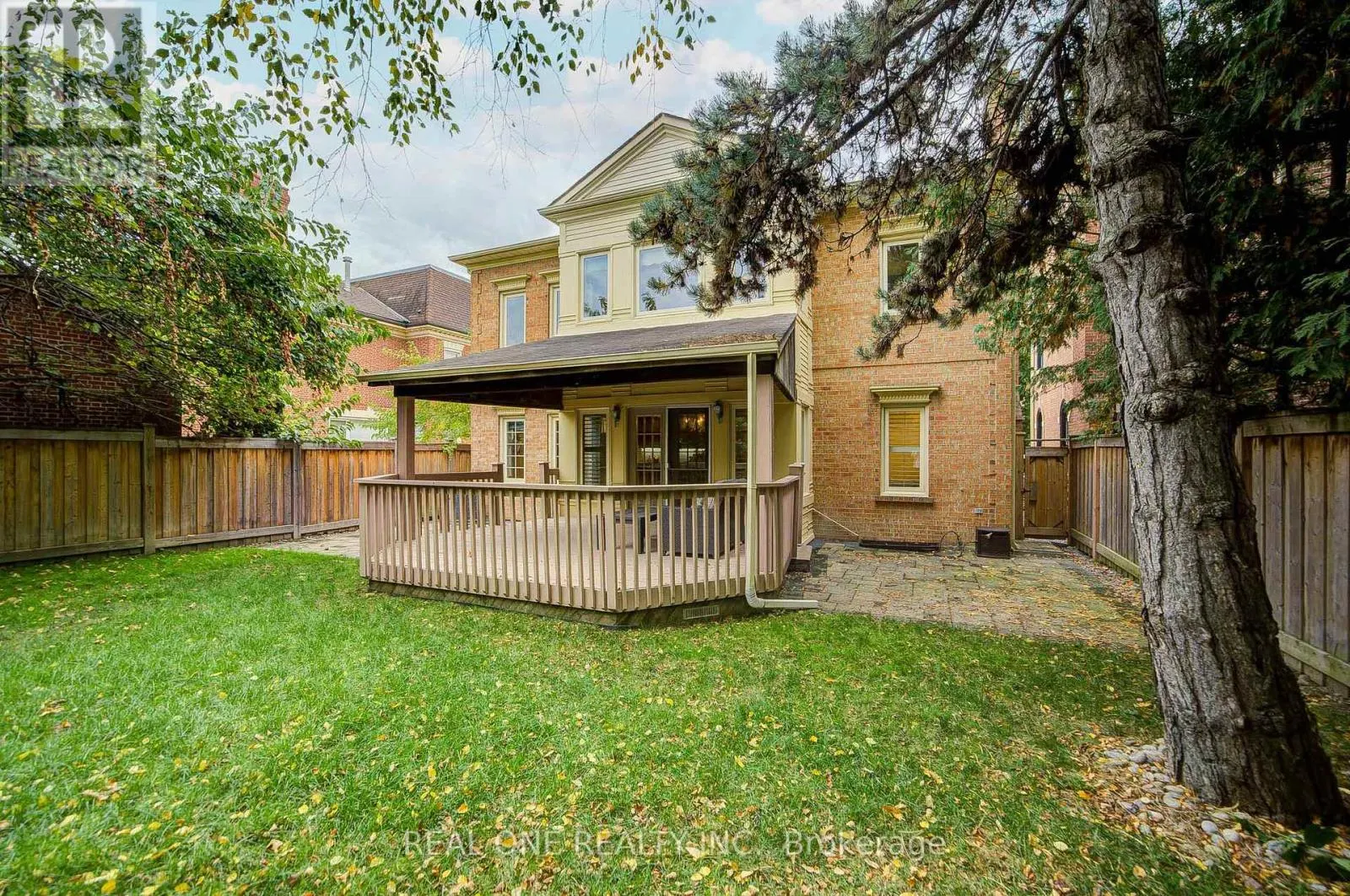 75 WILLETT CRESCENT