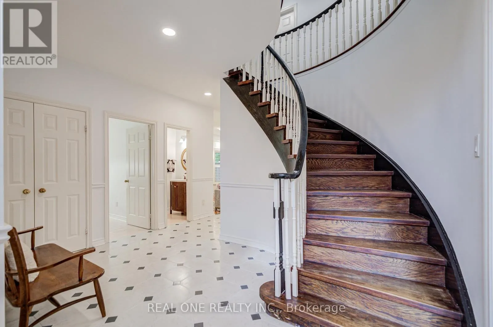 75 WILLETT CRESCENT