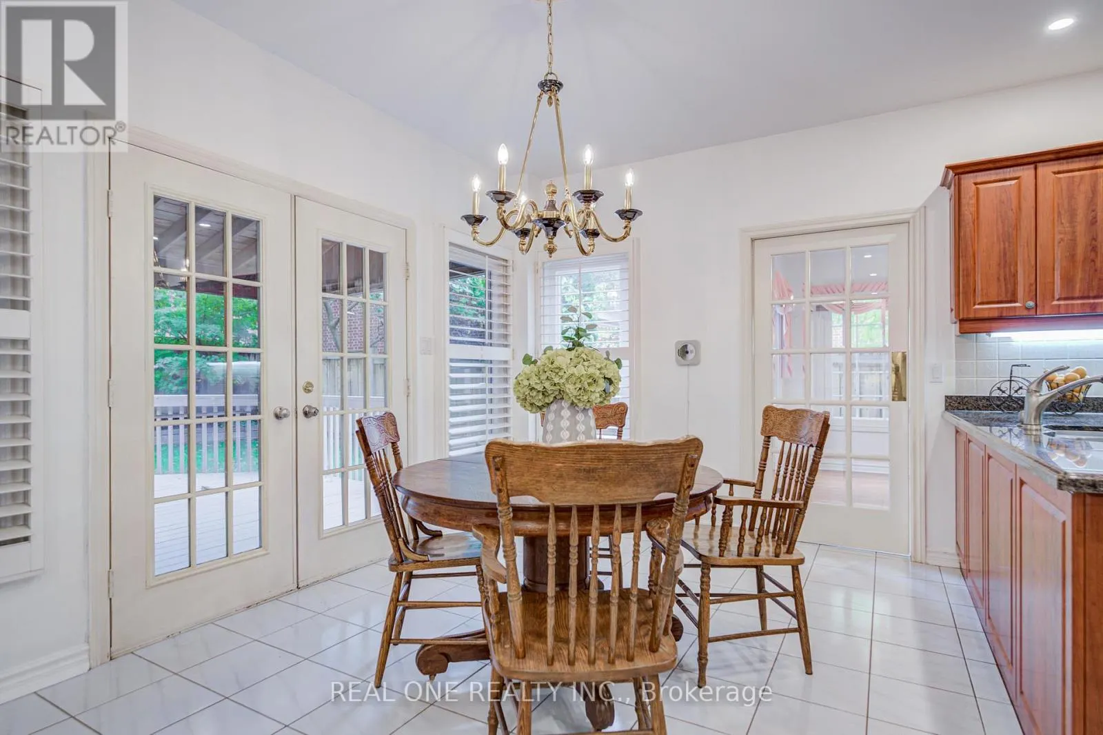 75 WILLETT CRESCENT