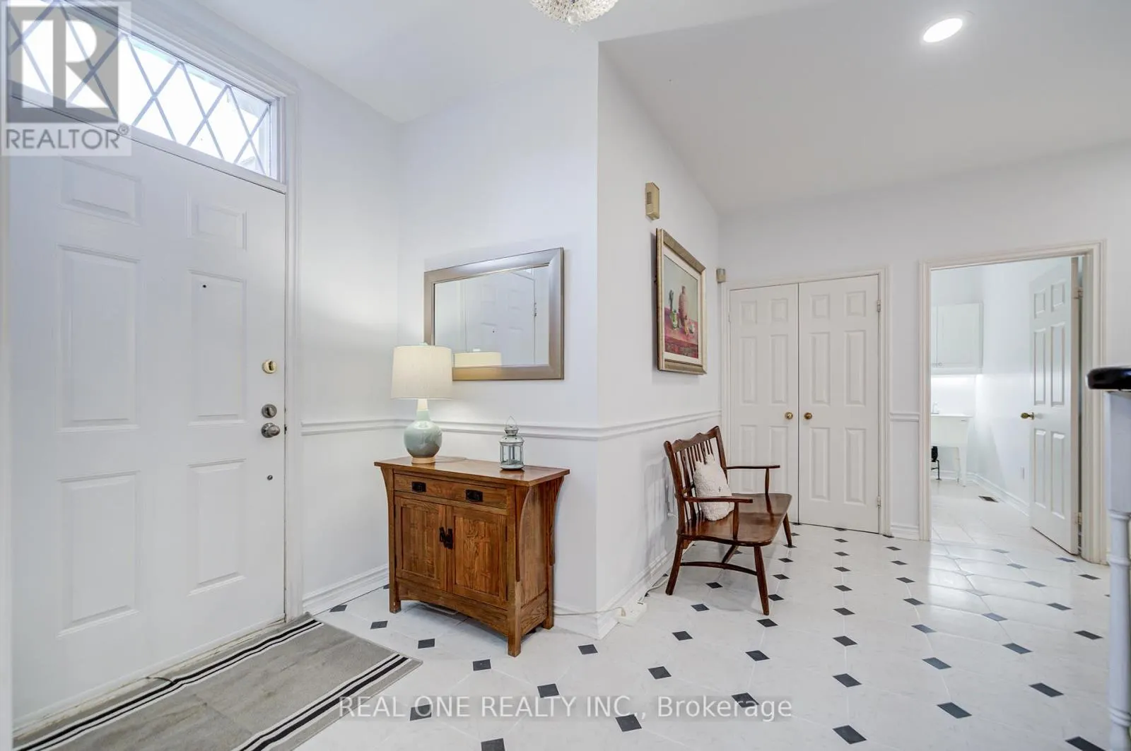 75 WILLETT CRESCENT