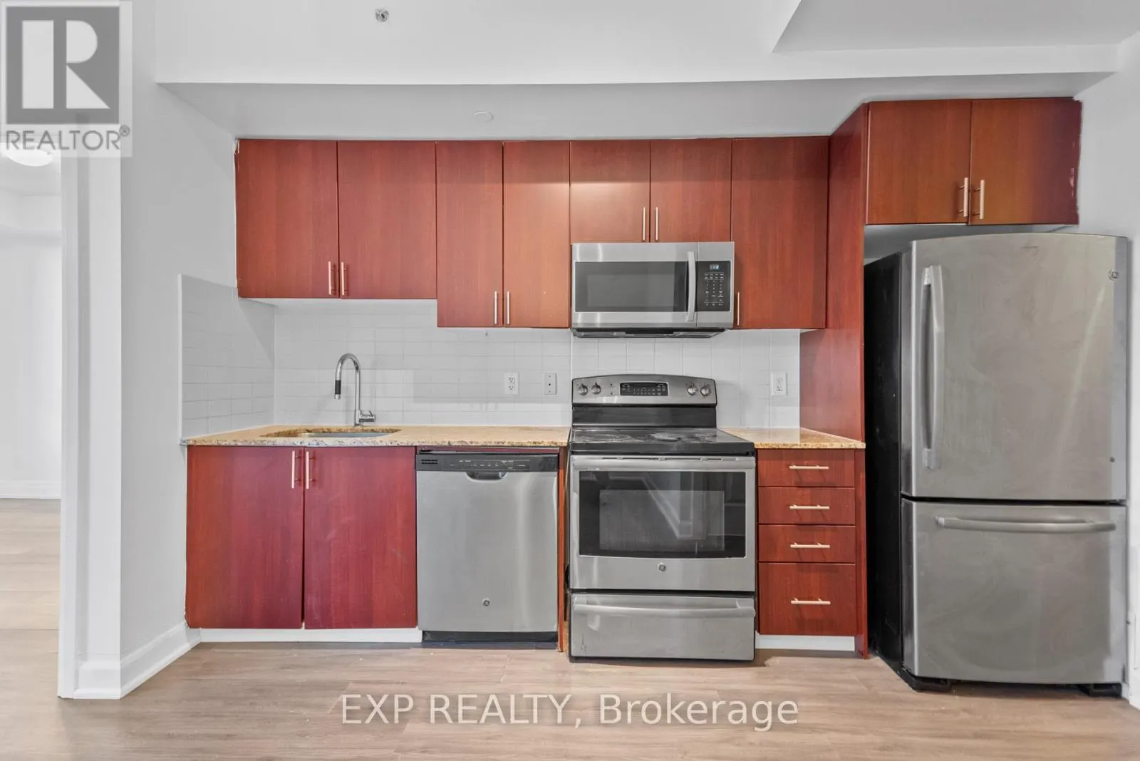 1011 - 7167 YONGE STREET
