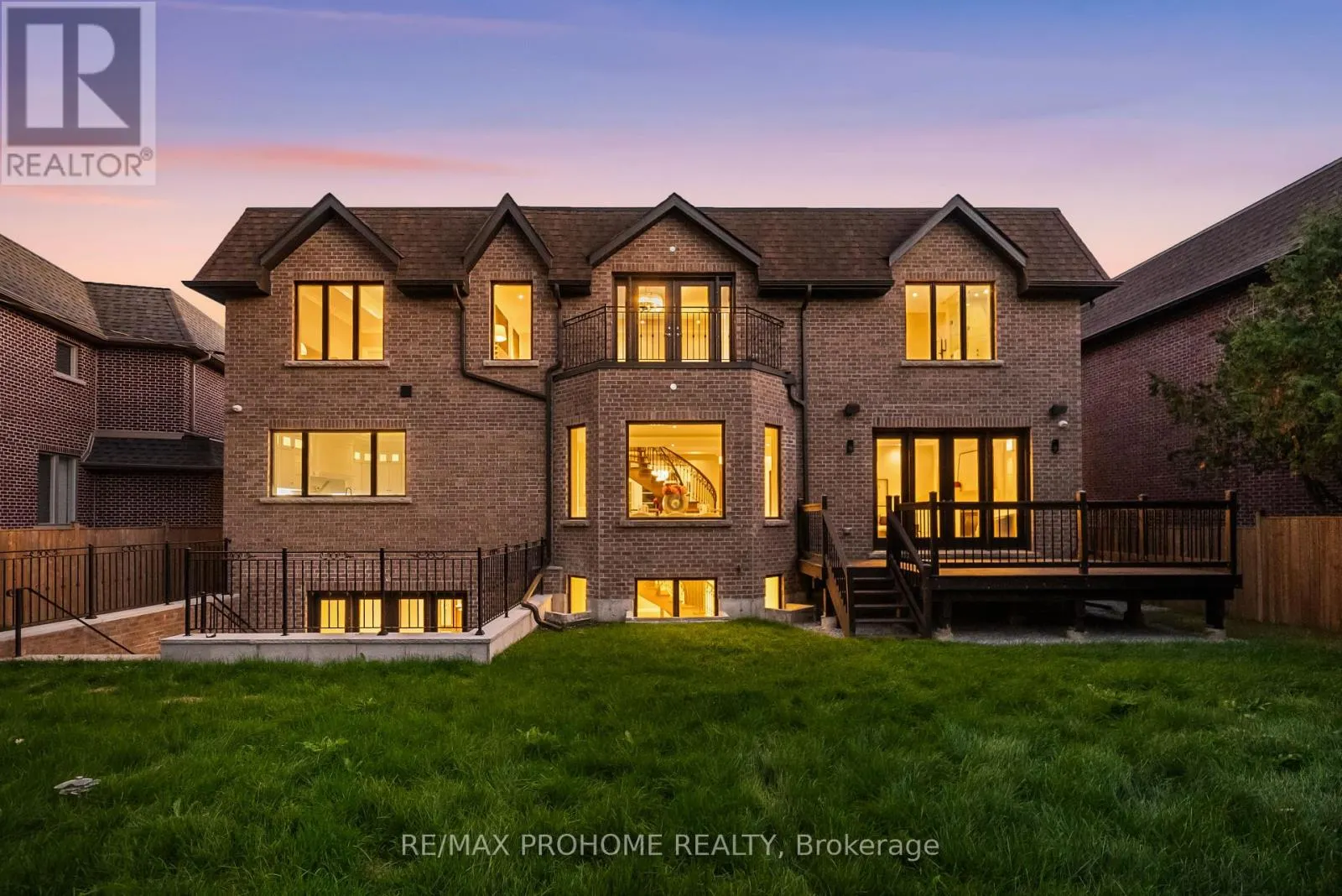 8 WORSLEY COURT