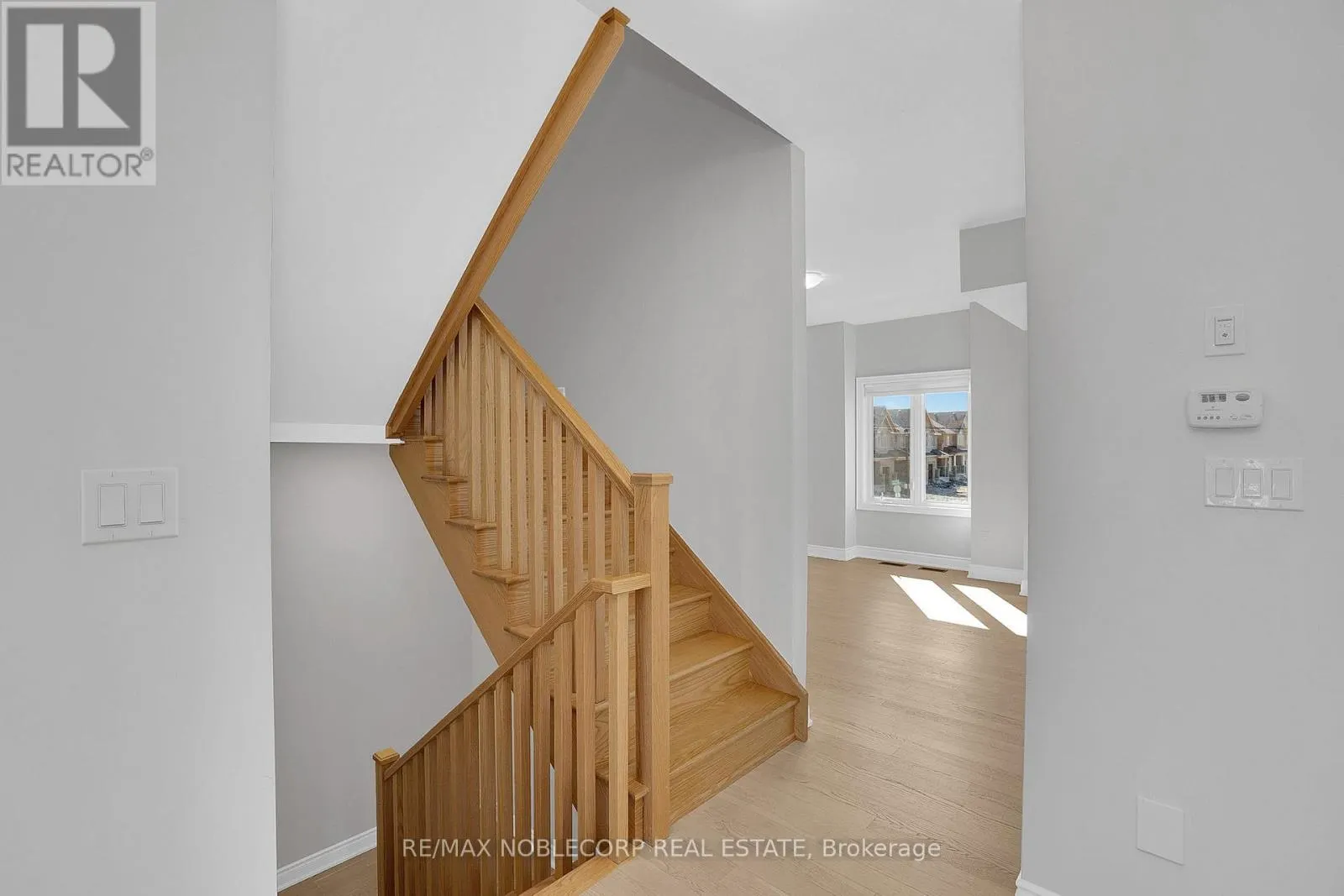 34 ALAN WILLIAMS TRAIL