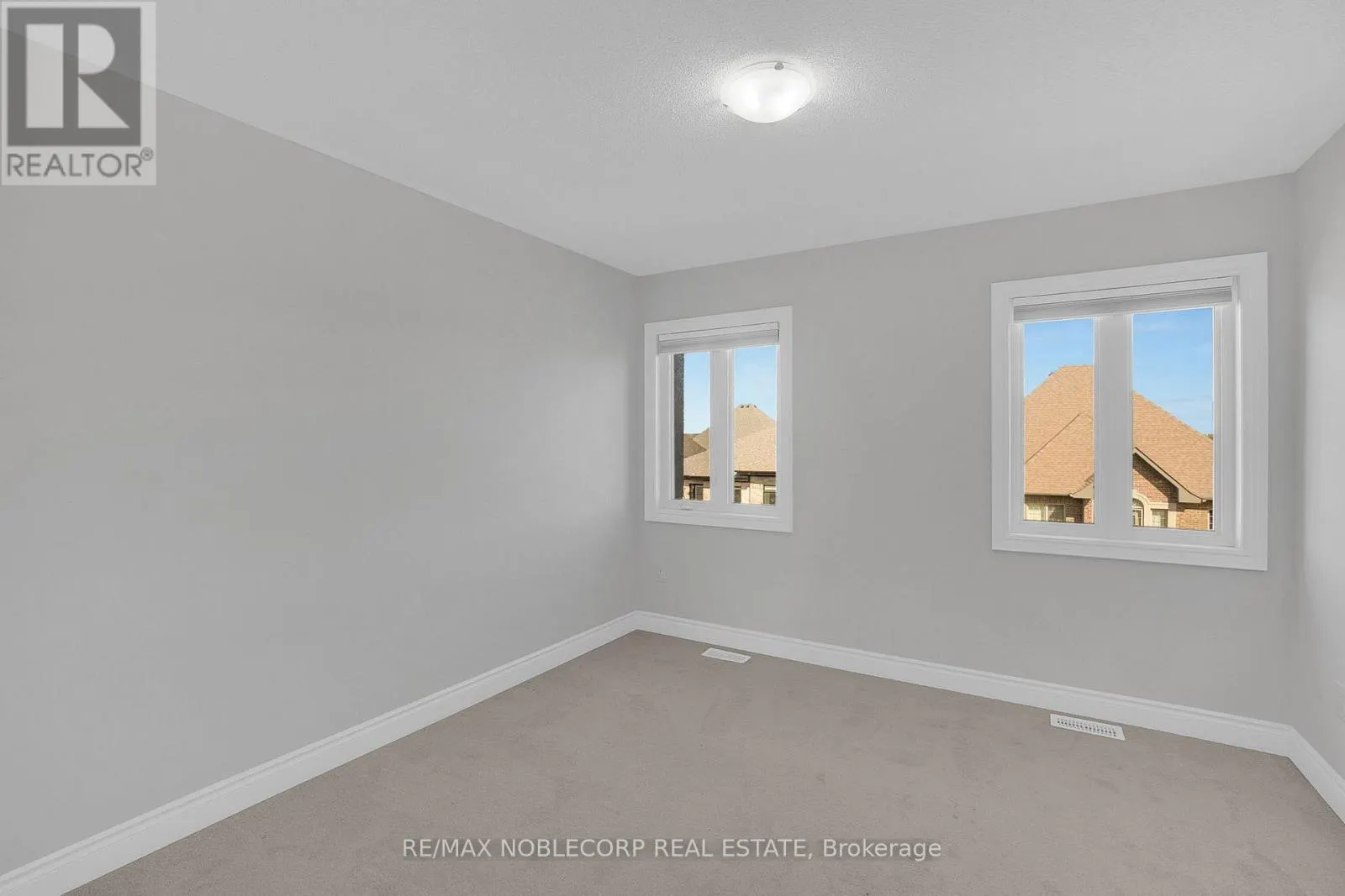 34 ALAN WILLIAMS TRAIL