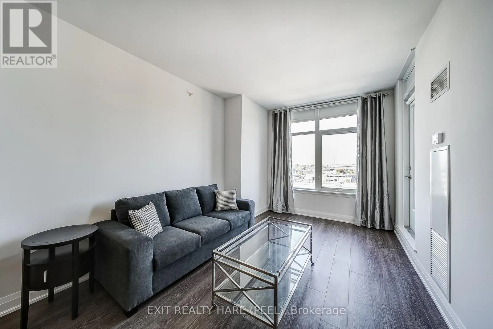 706 - 12 WOODSTREAM BOULEVARD