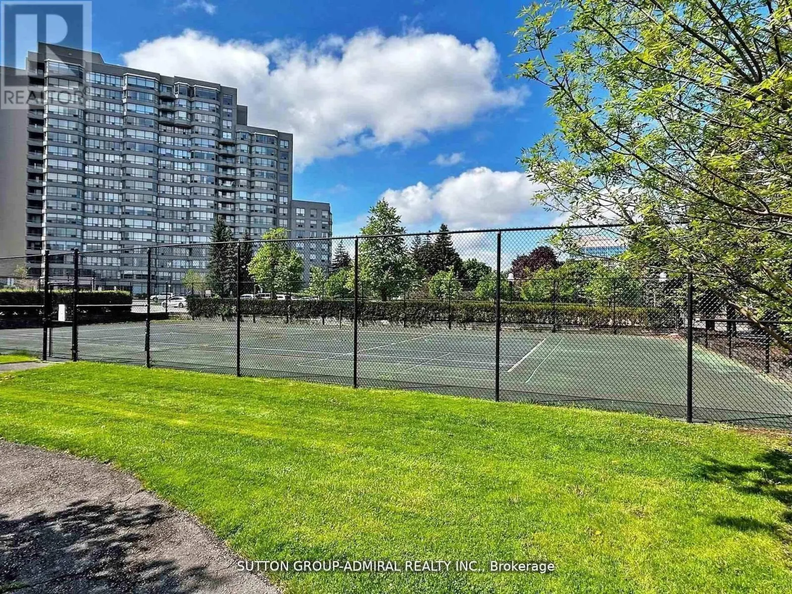 401 - 11 TOWNSGATE DRIVE