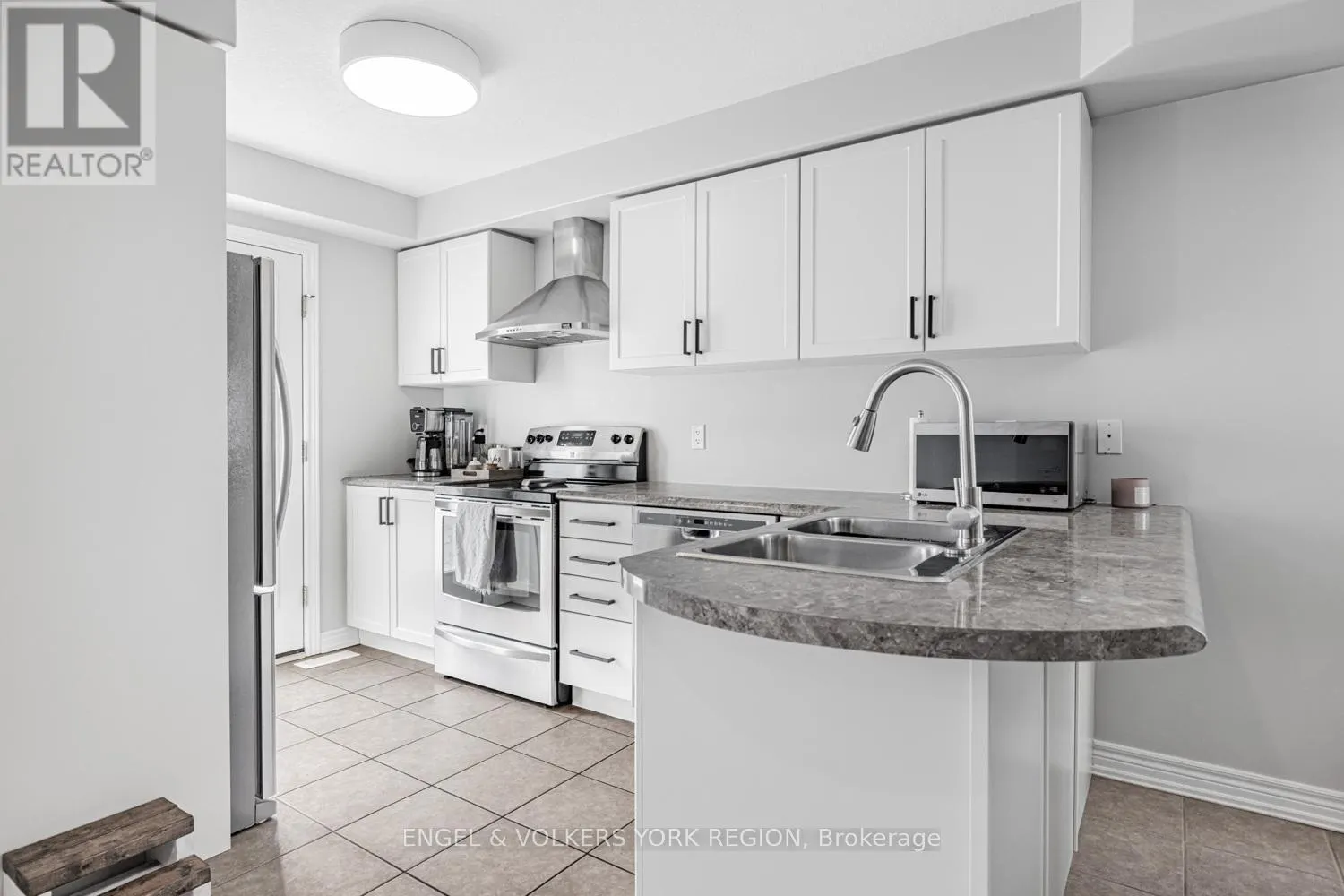 176 BANTING CRESCENT