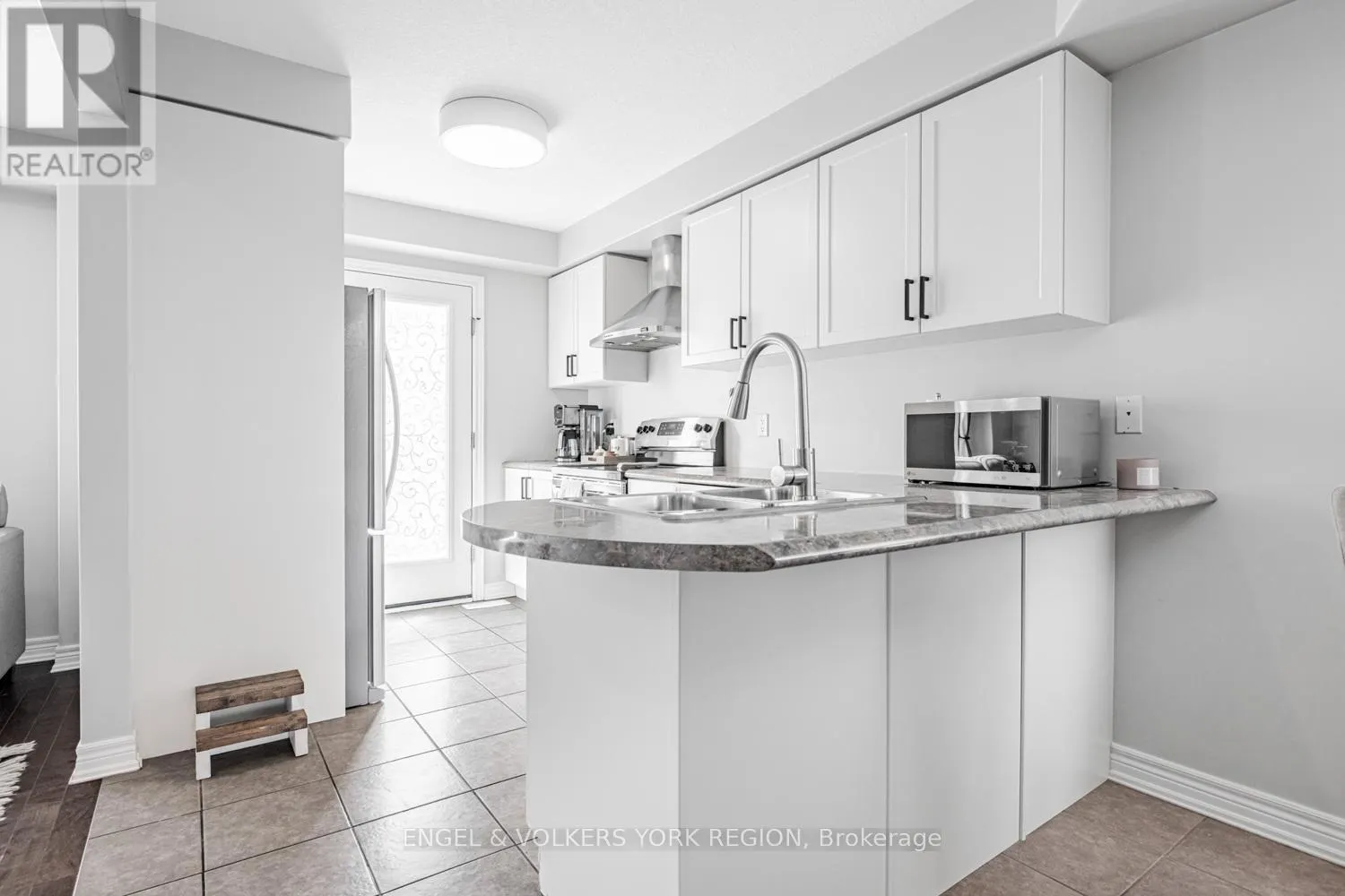 176 BANTING CRESCENT