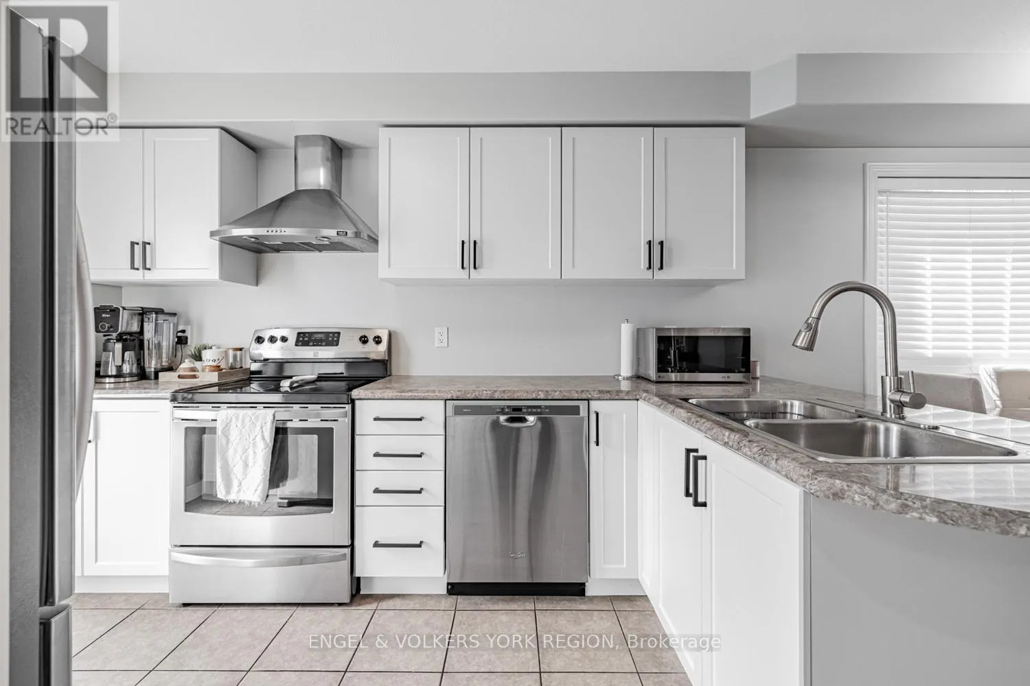 176 BANTING CRESCENT