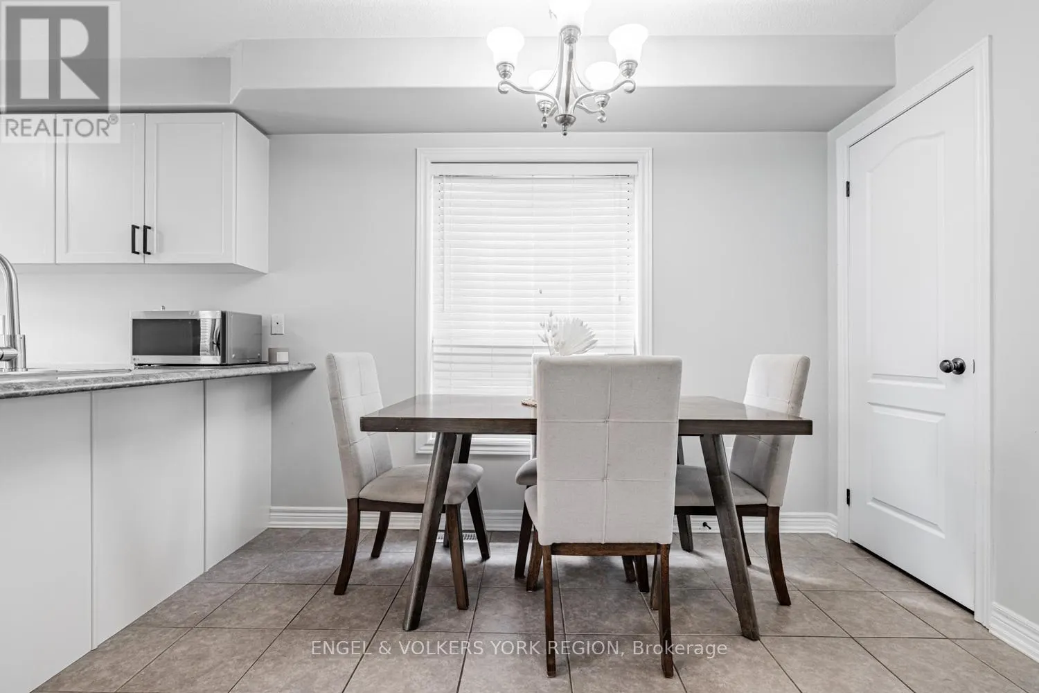 176 BANTING CRESCENT
