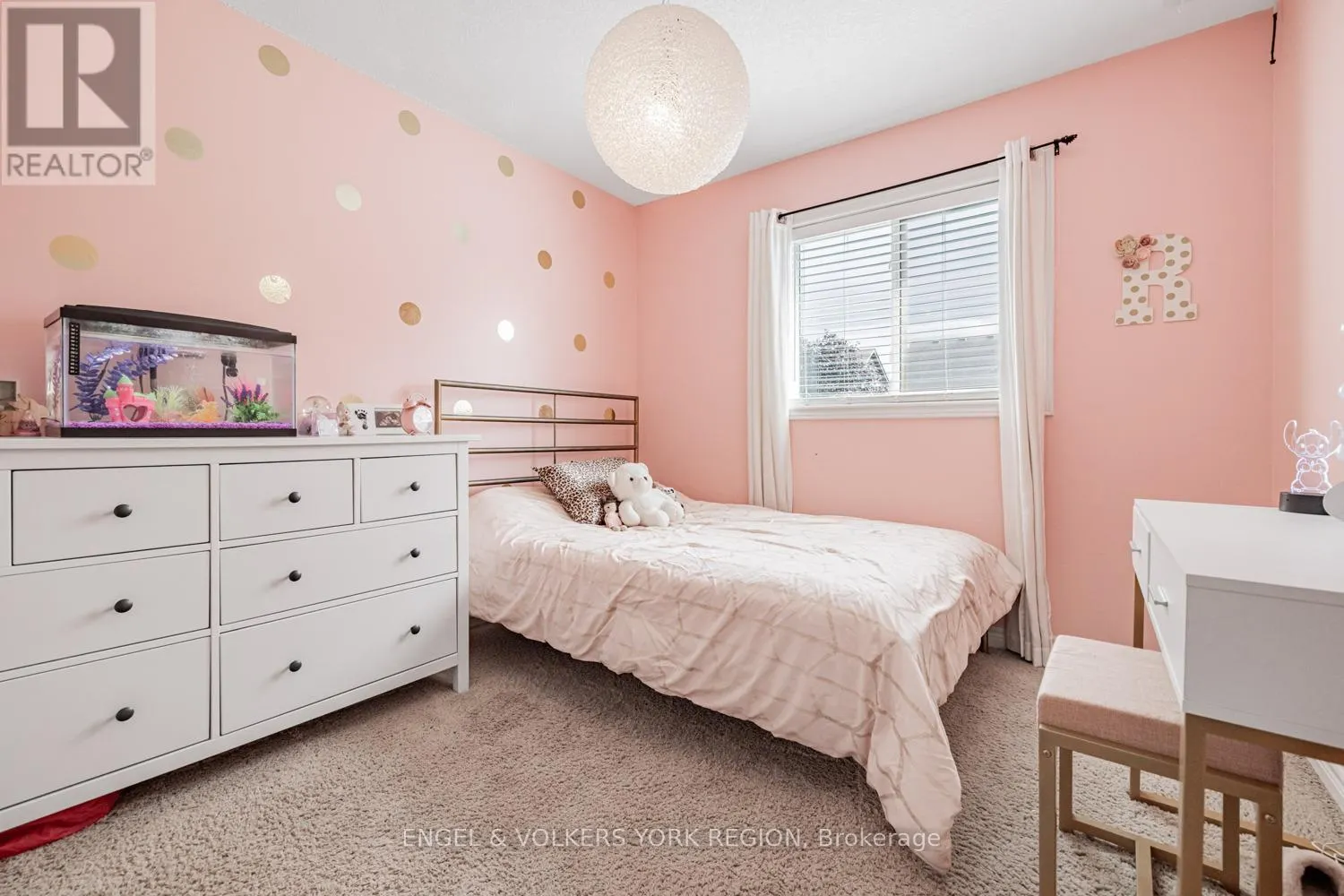 176 BANTING CRESCENT