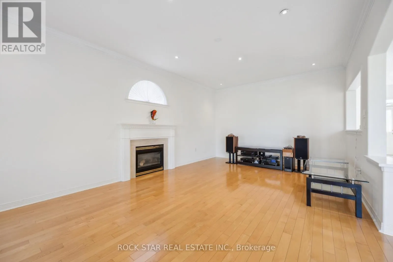 18 BURNDENFORD CRESCENT