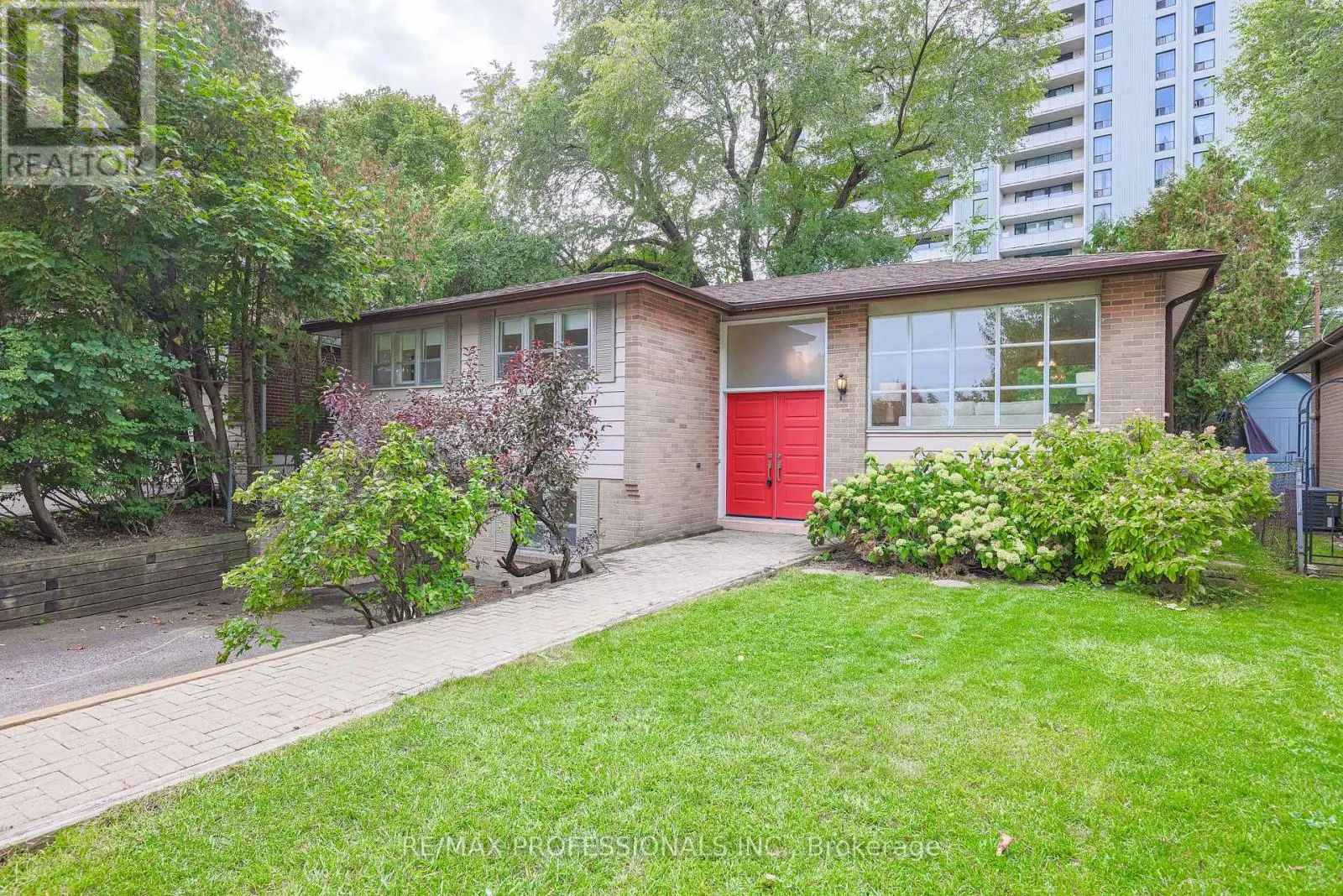 9 DONALBAIN CRESCENT