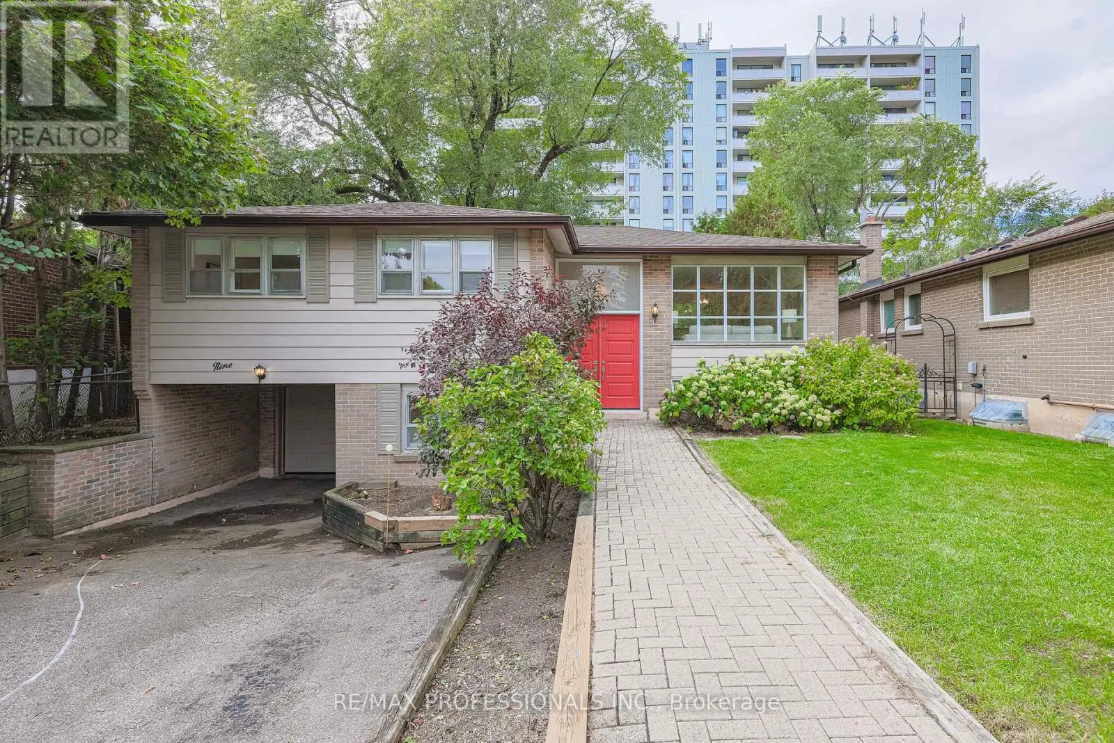 9 DONALBAIN CRESCENT