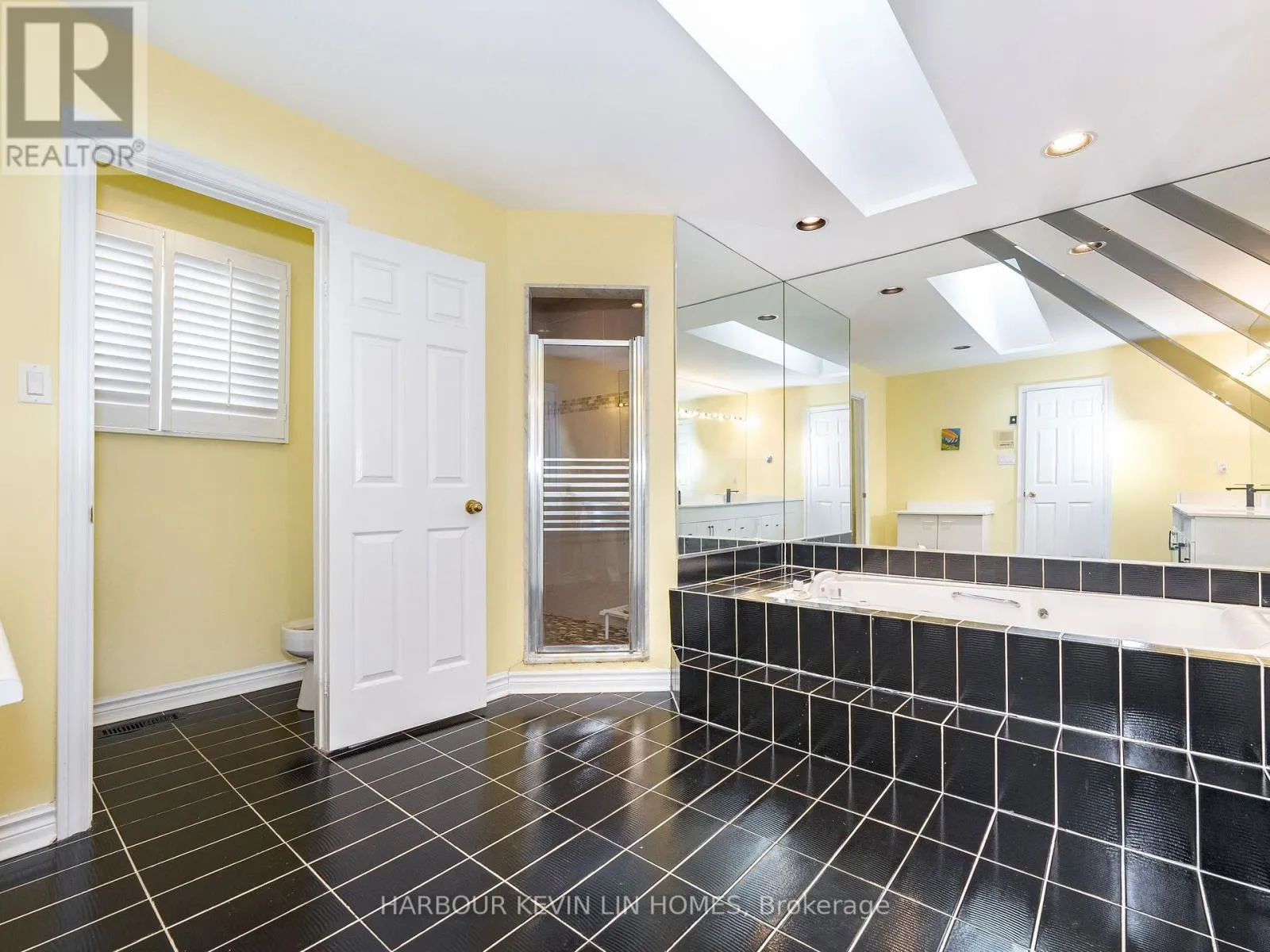 25 PEARL GATE COURT