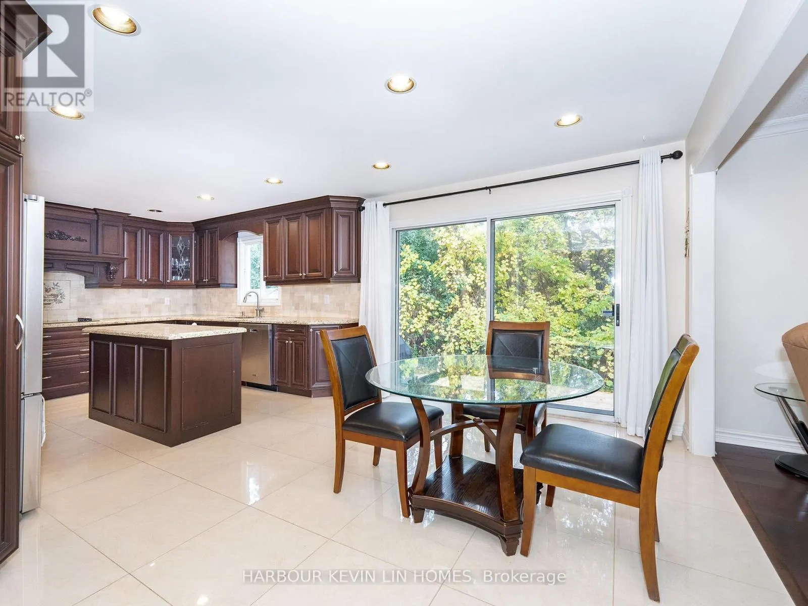 25 PEARL GATE COURT