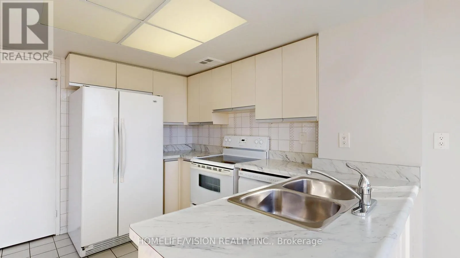 1010 - 7420 BATHURST STREET