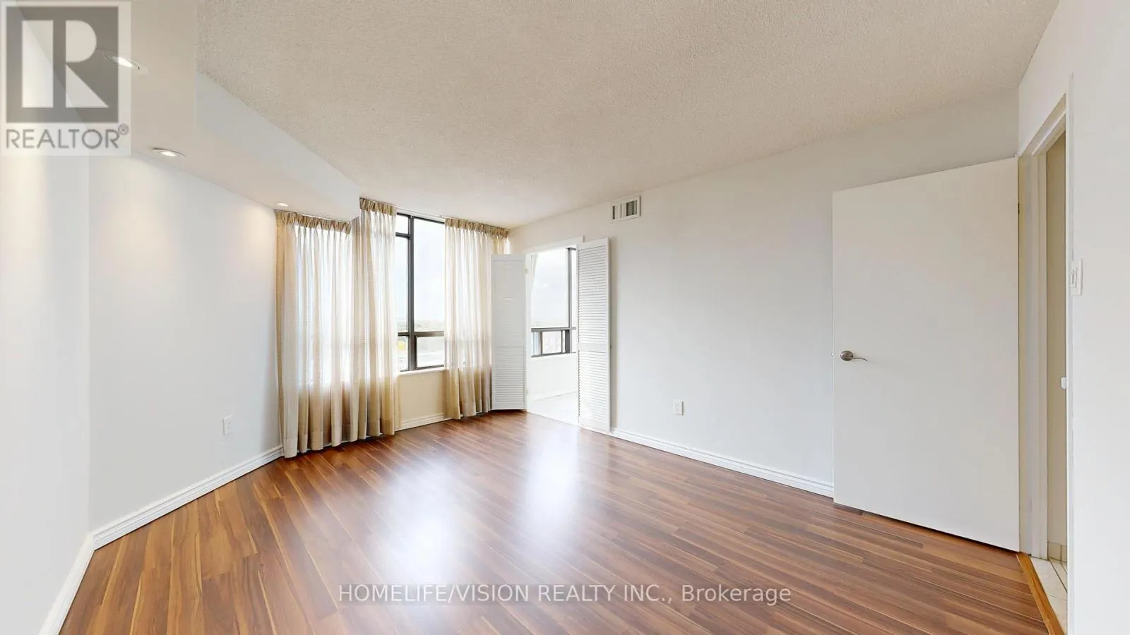 1010 - 7420 BATHURST STREET
