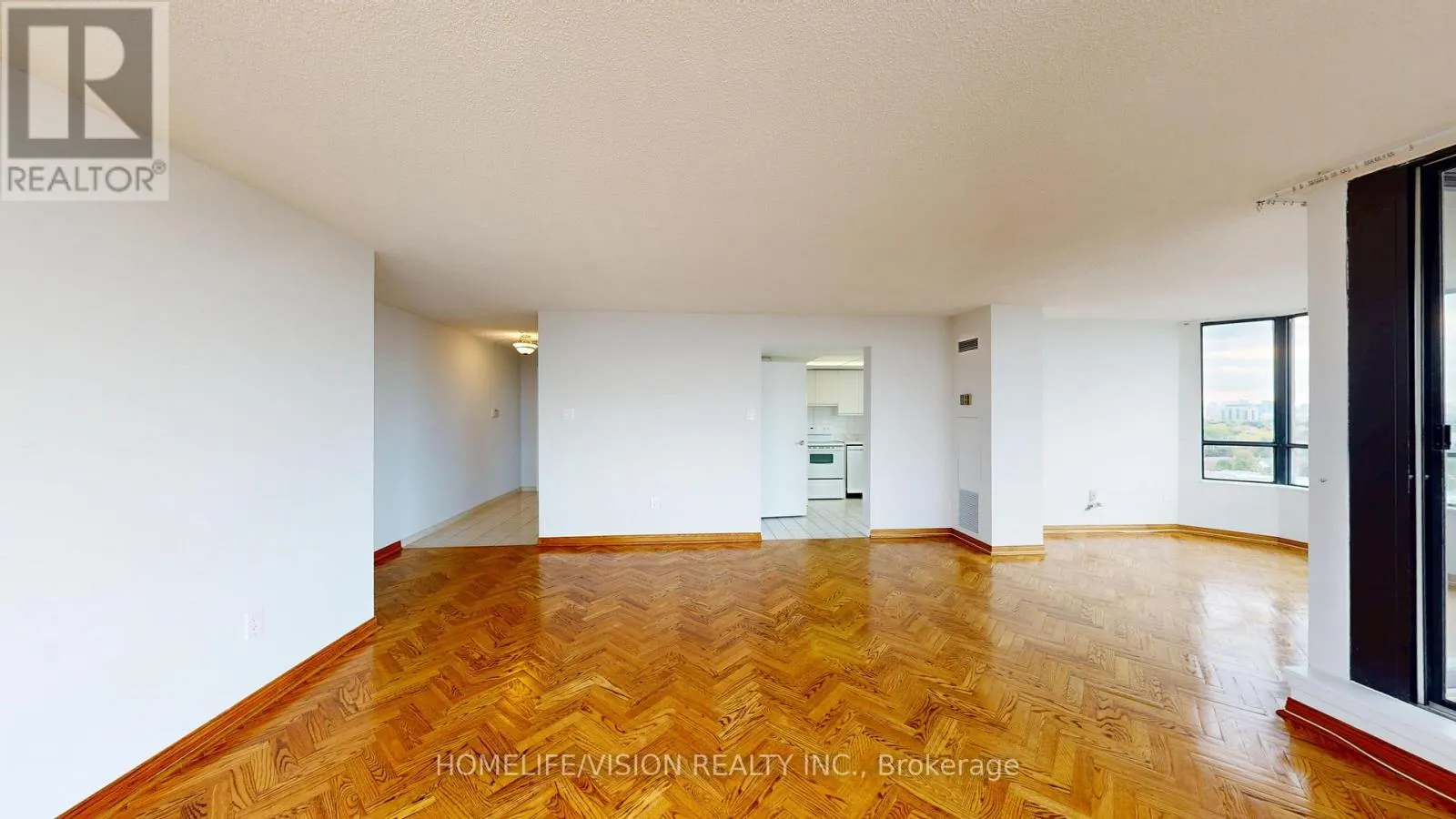 1010 - 7420 BATHURST STREET
