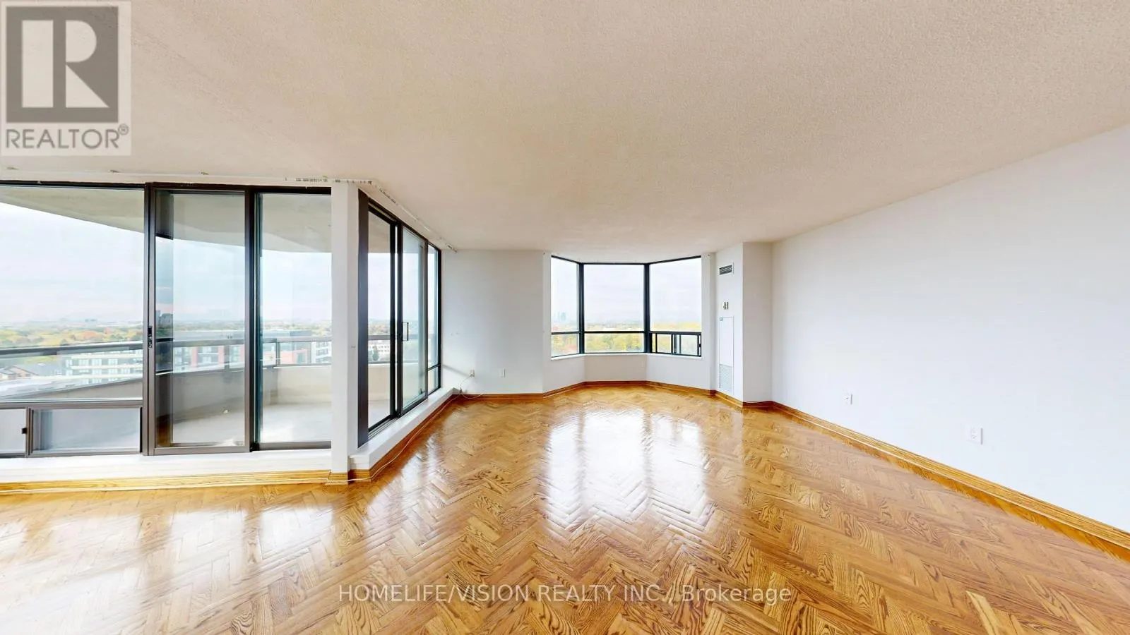 1010 - 7420 BATHURST STREET