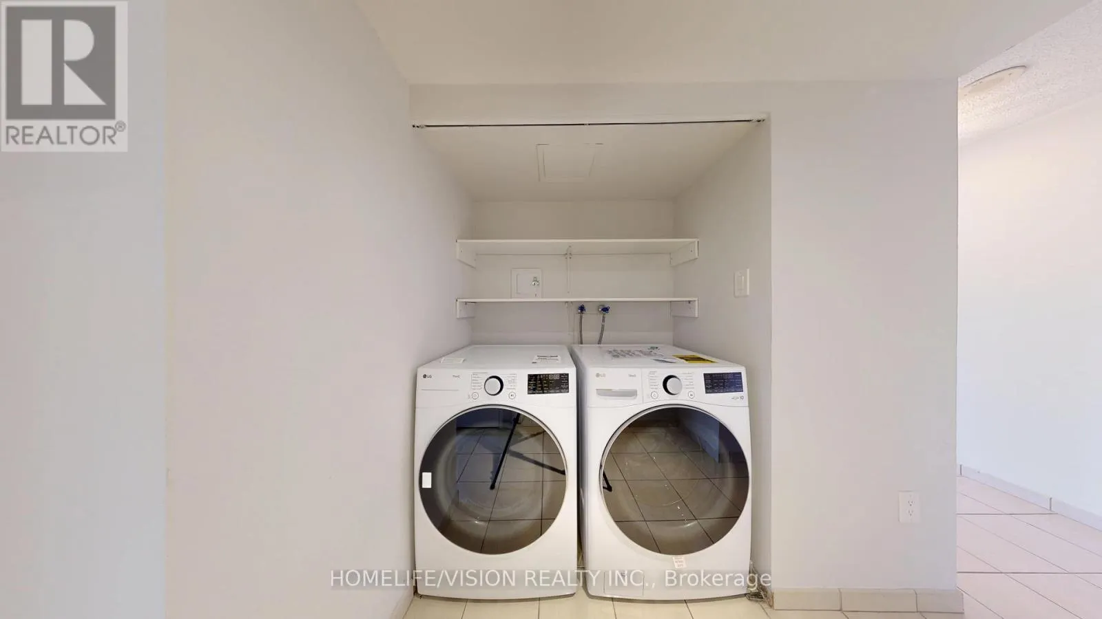 1010 - 7420 BATHURST STREET