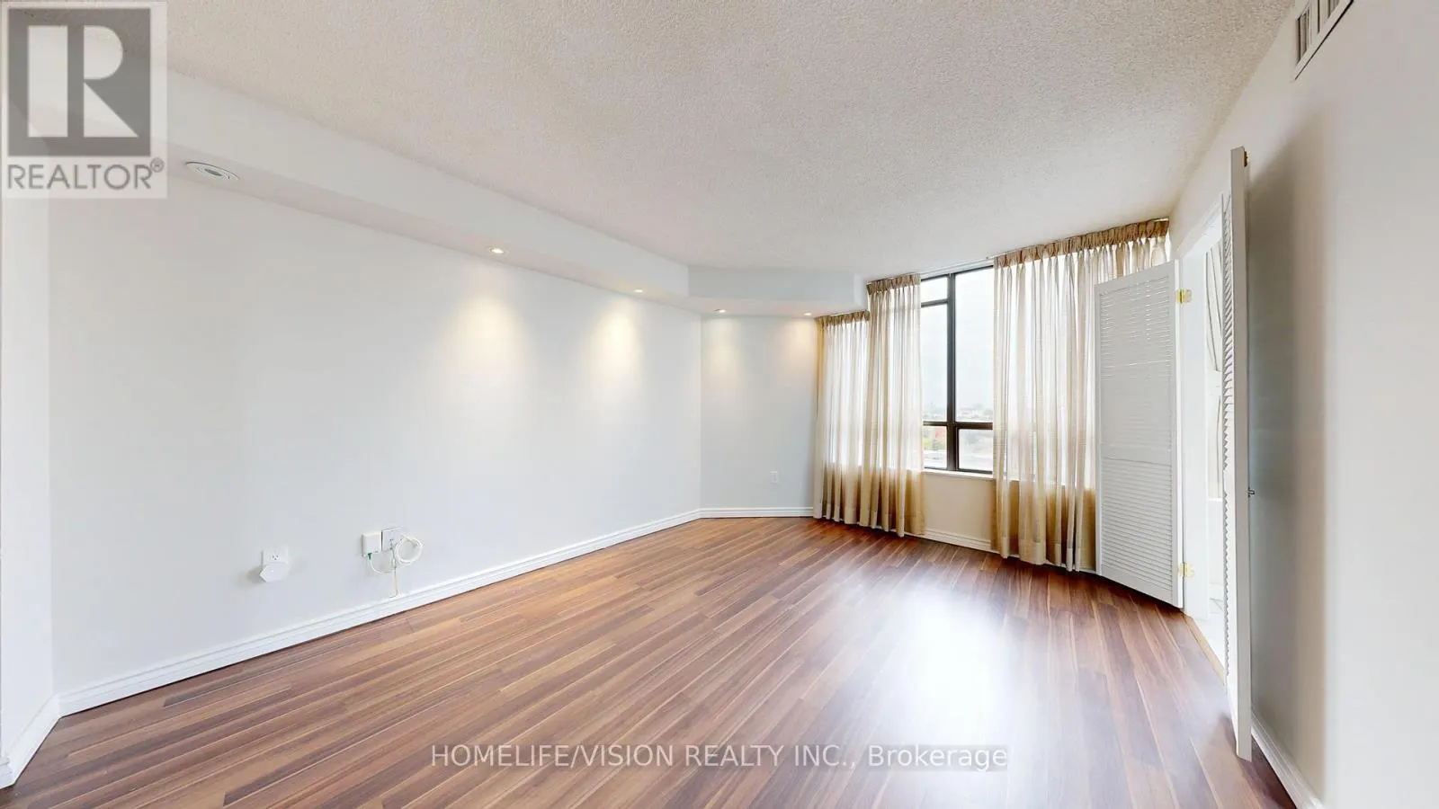 1010 - 7420 BATHURST STREET