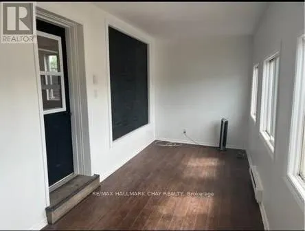 9 VICTORIA STREET E
