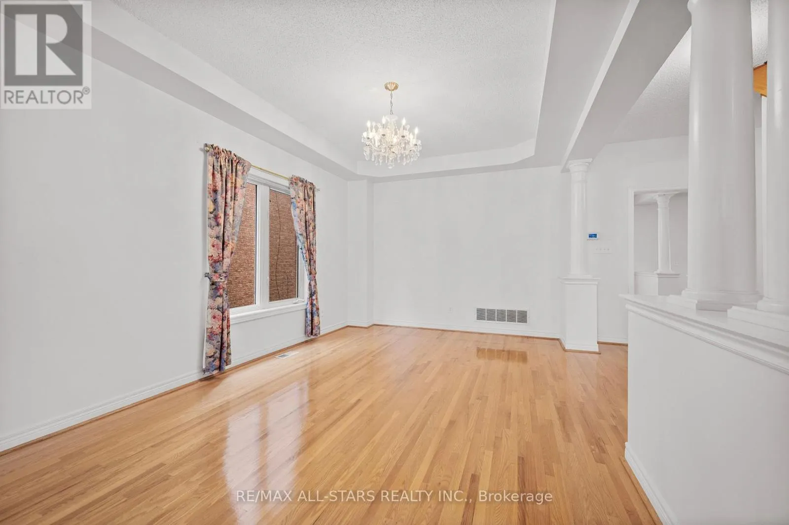 9 WOOD THRUSH AVENUE