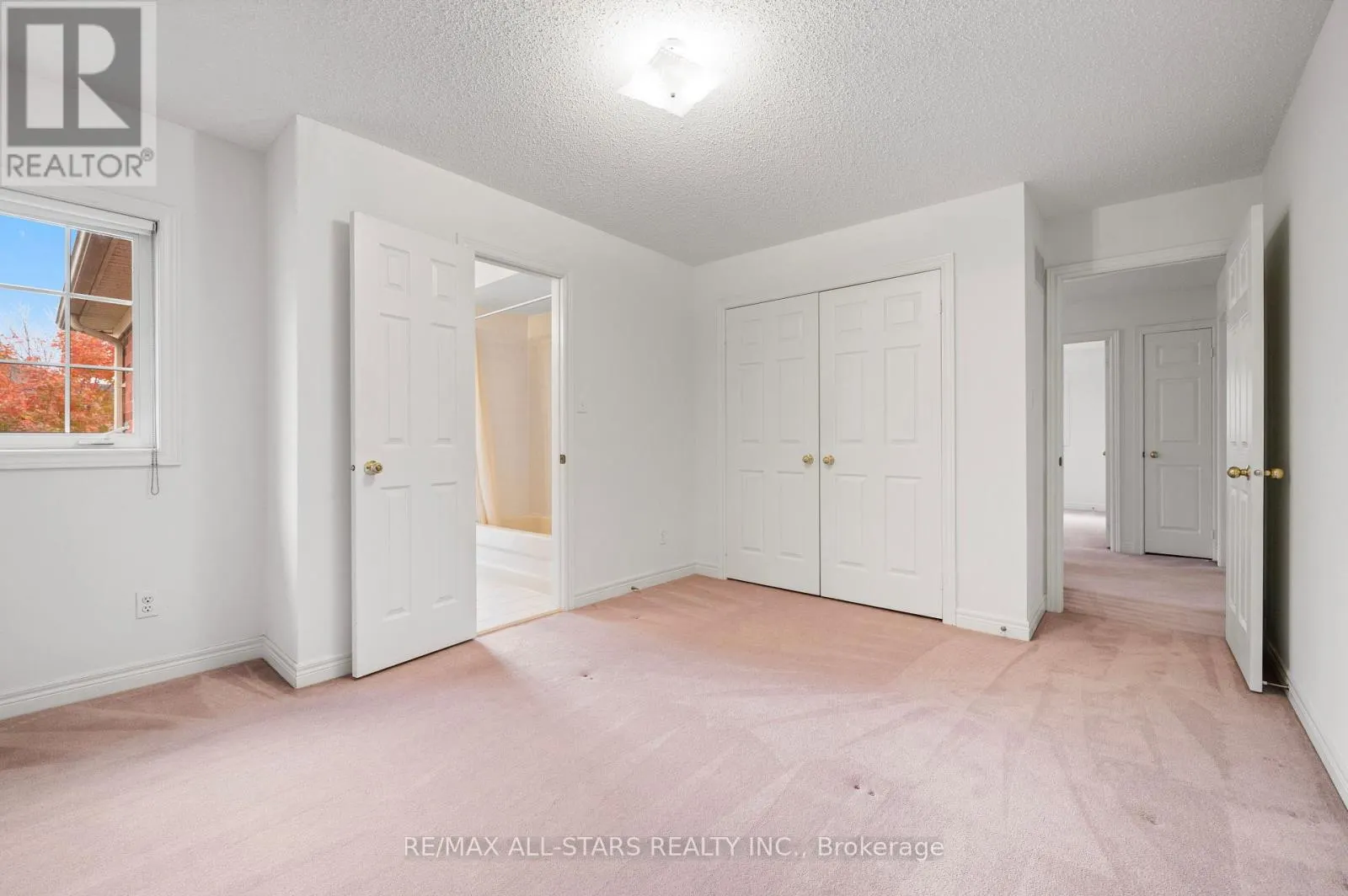 9 WOOD THRUSH AVENUE