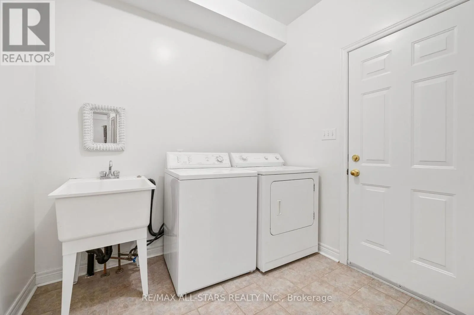 9 WOOD THRUSH AVENUE