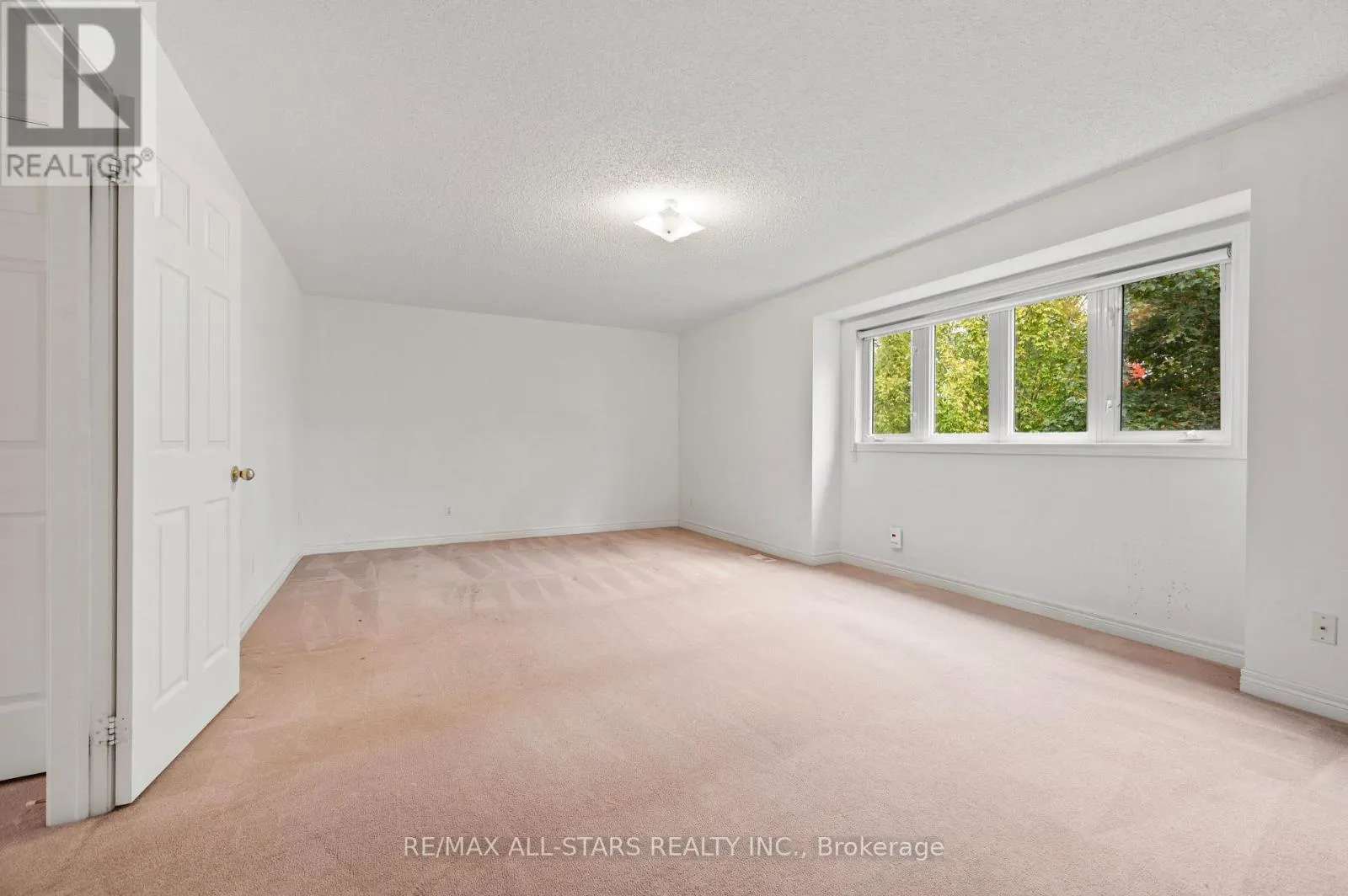 9 WOOD THRUSH AVENUE