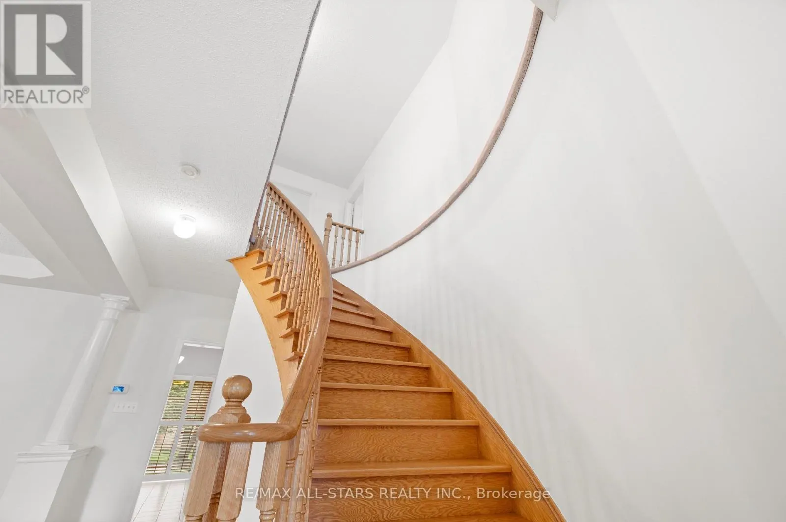 9 WOOD THRUSH AVENUE
