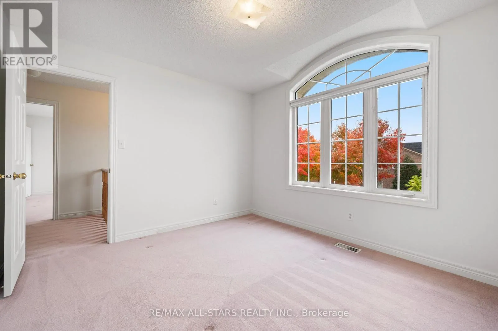 9 WOOD THRUSH AVENUE