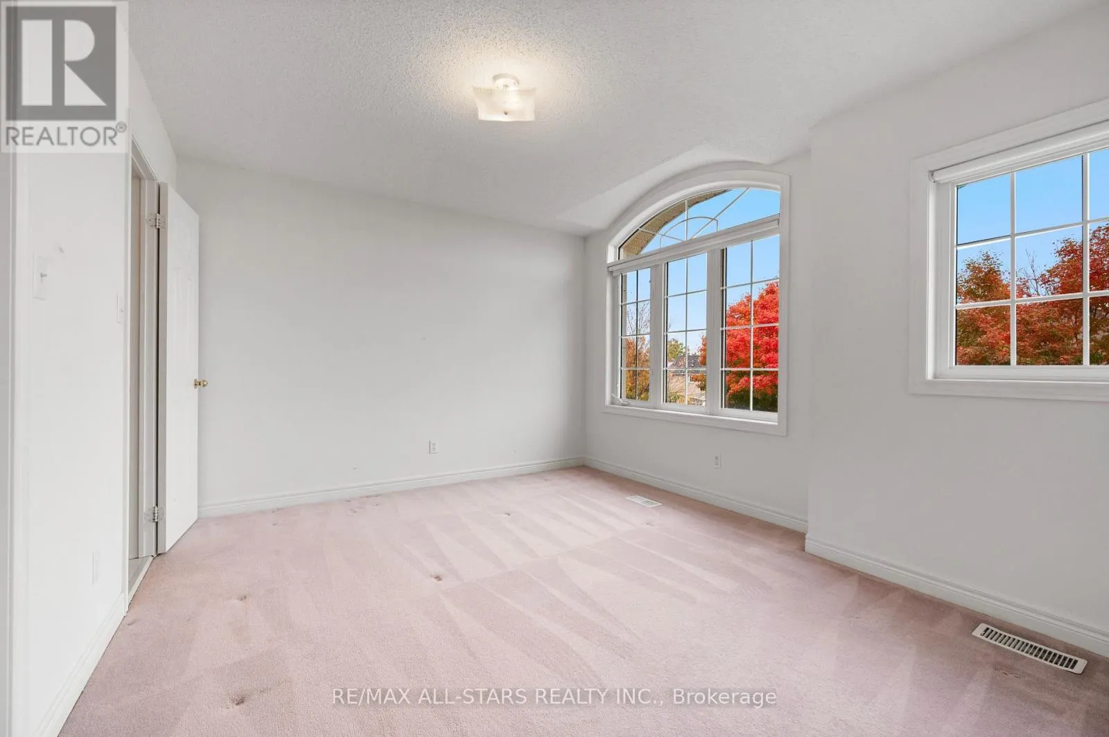 9 WOOD THRUSH AVENUE