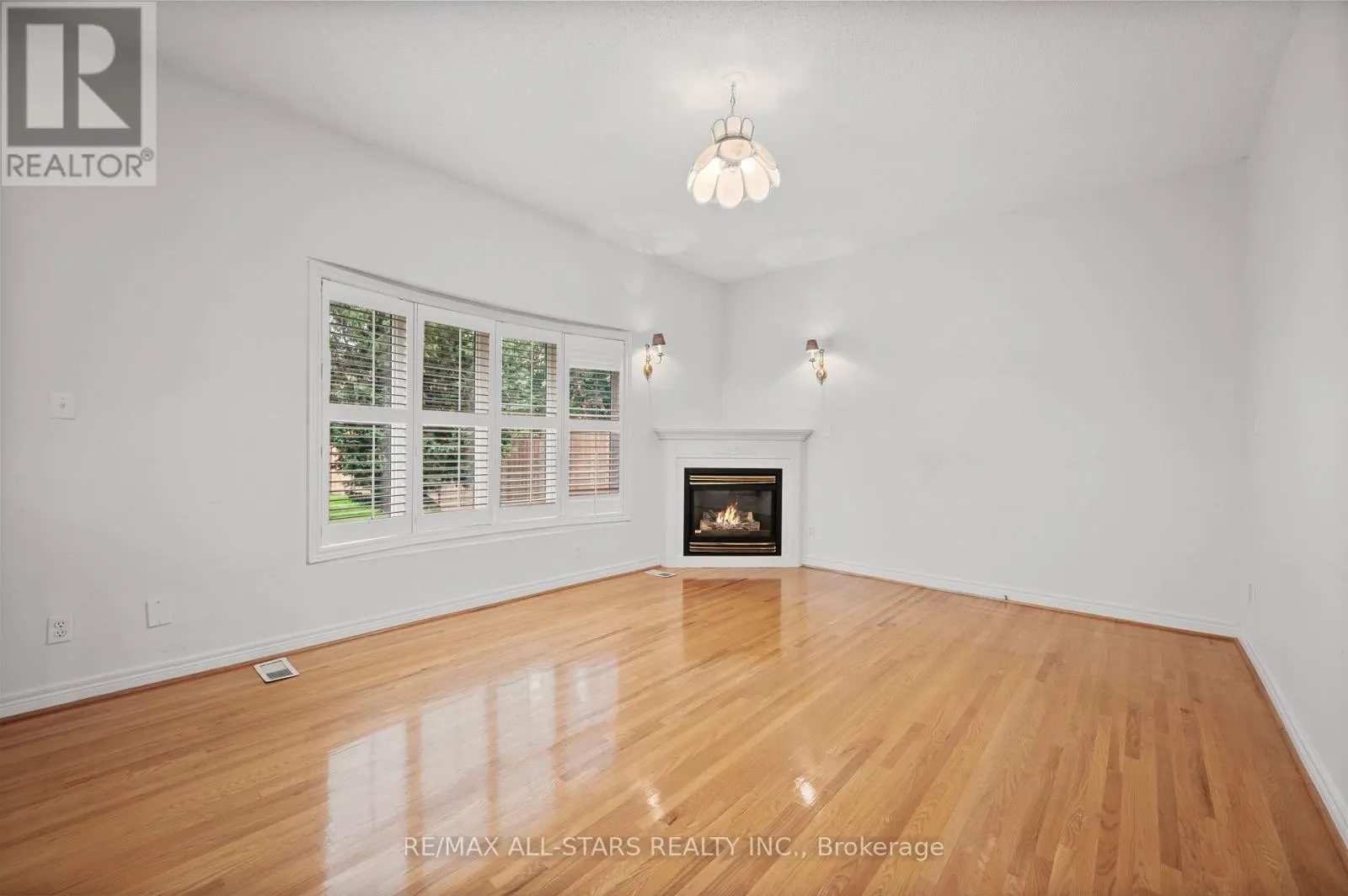 9 WOOD THRUSH AVENUE